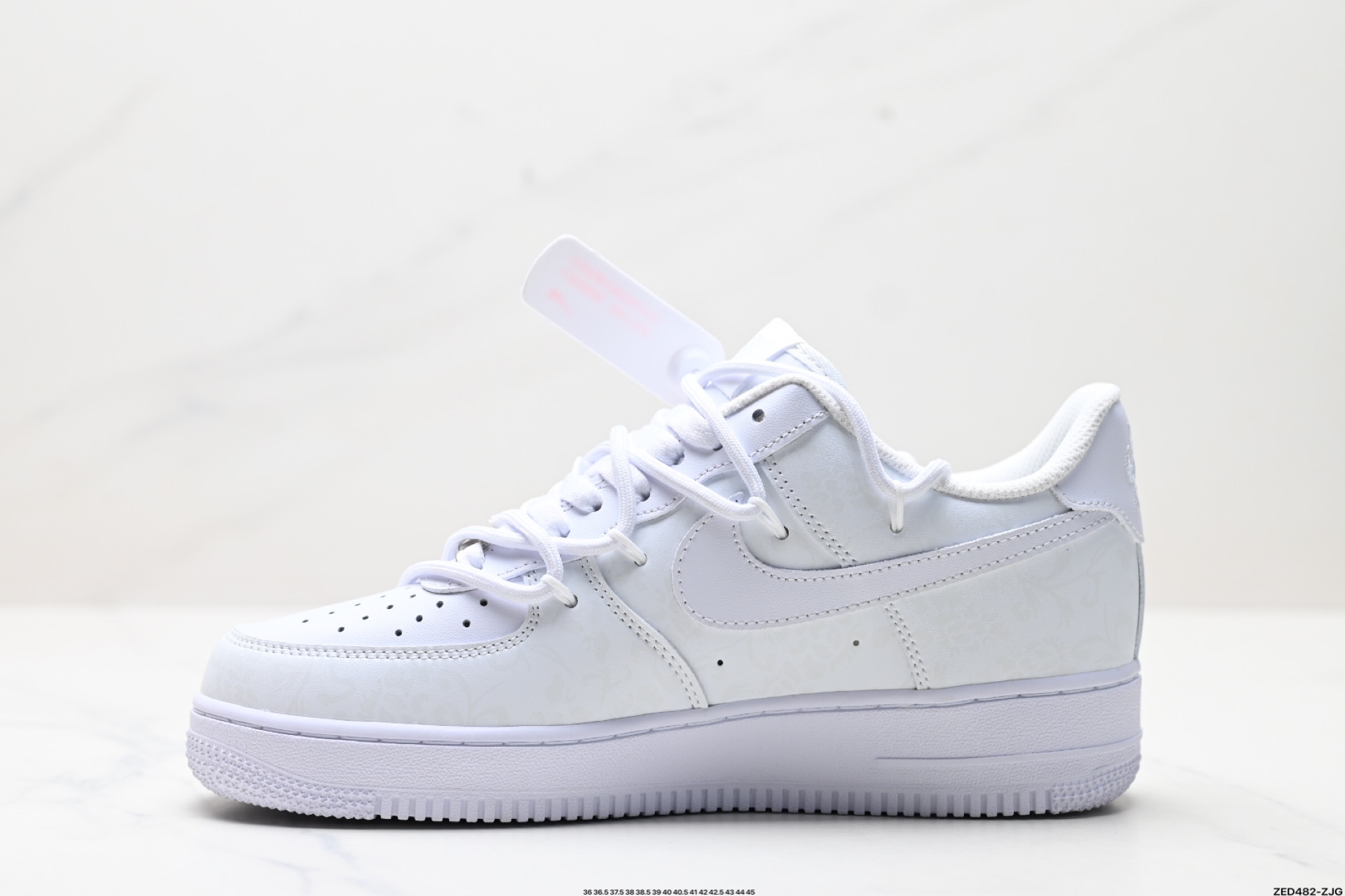 NIKE AIR FORCE 1‘07  ZH0316-055