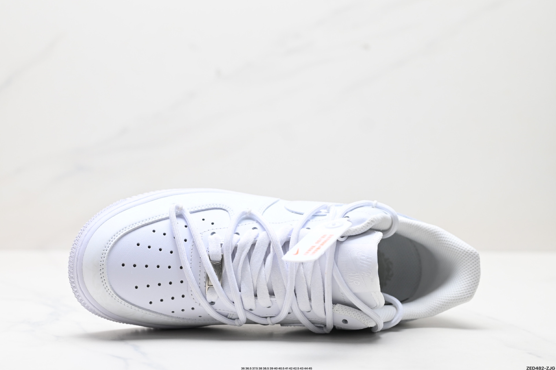 NIKE AIR FORCE 1‘07  ZH0316-055