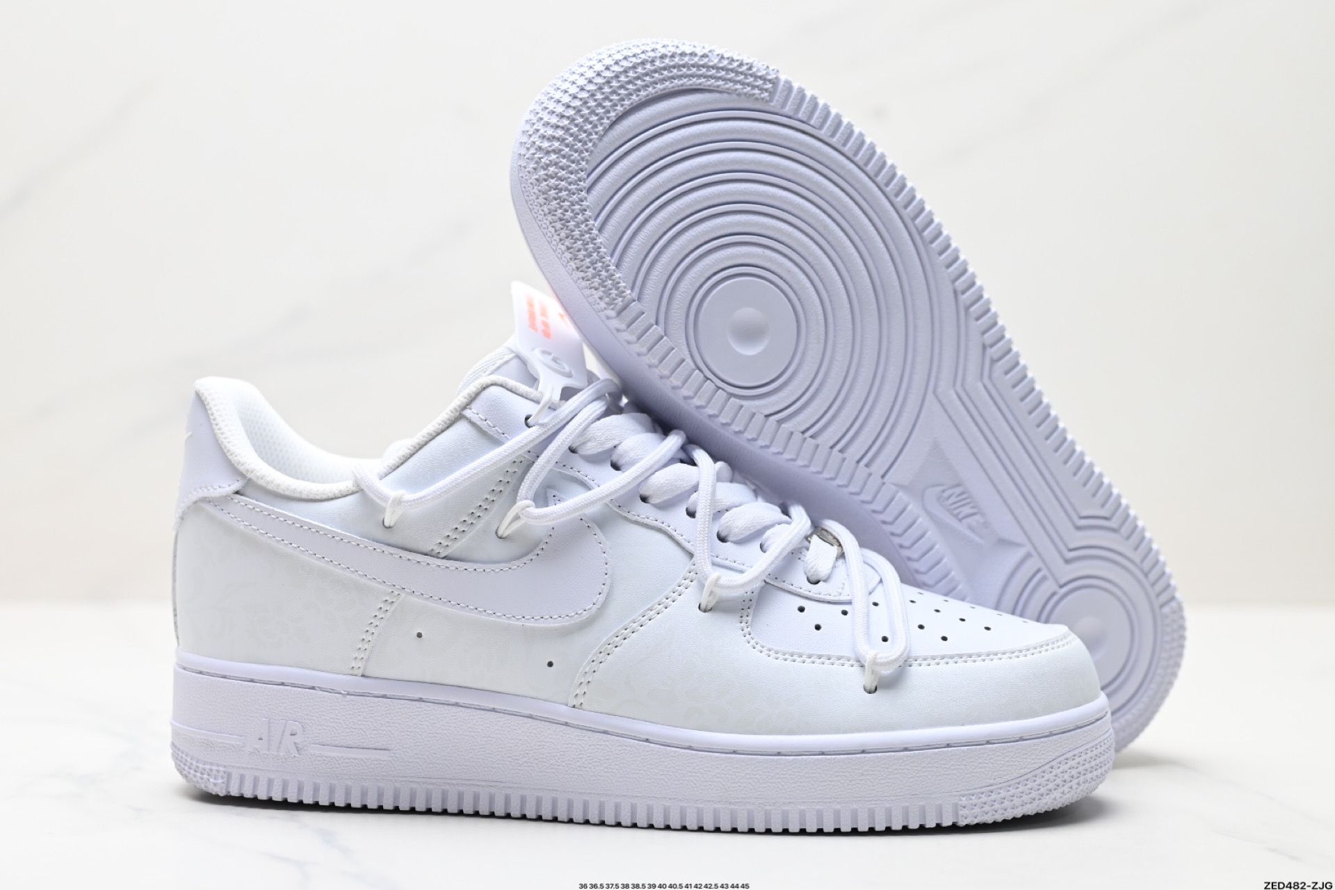 NIKE AIR FORCE 1‘07  ZH0316-055