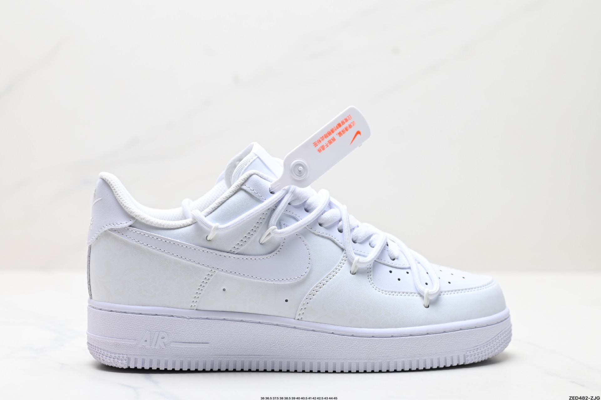 NIKE AIR FORCE 1‘07  ZH0316-055