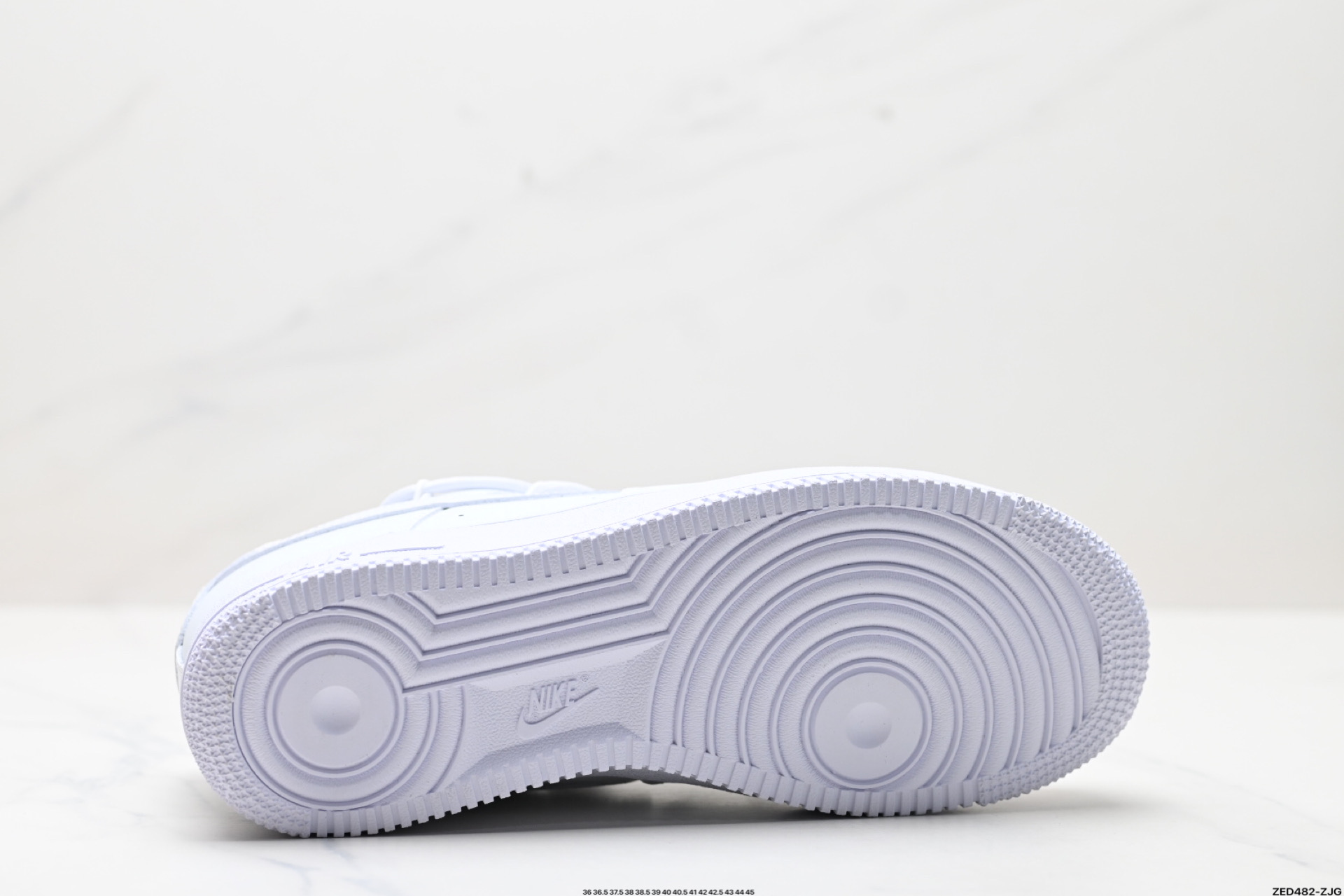 NIKE AIR FORCE 1‘07  ZH0316-055