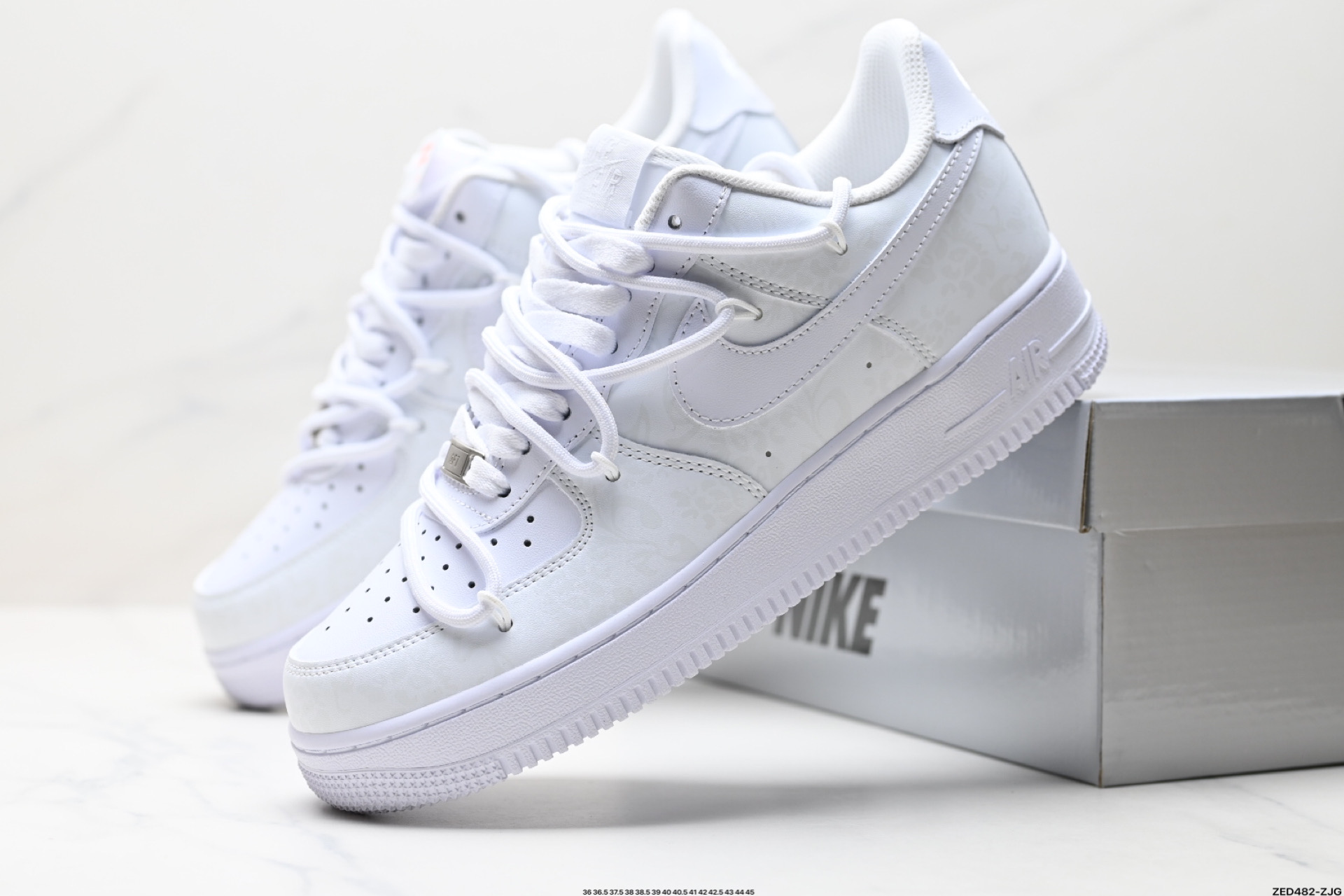 NIKE AIR FORCE 1‘07  ZH0316-055