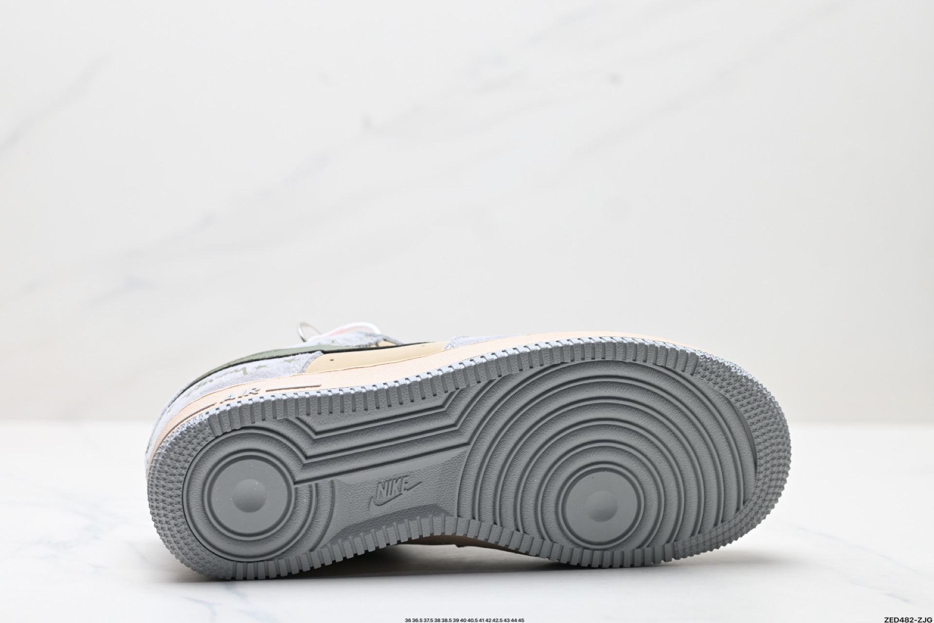 NIKE AIR FORCE 1‘07  KK1988-034