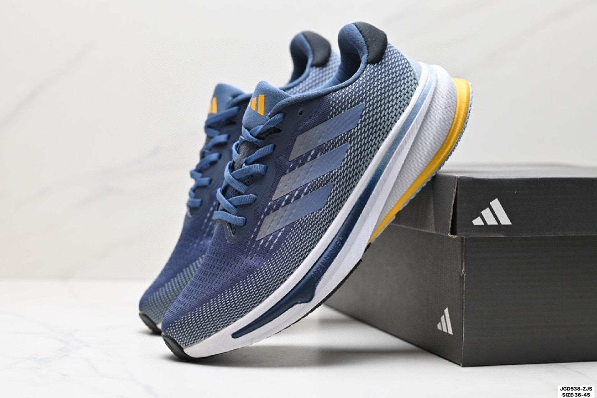 阿迪达斯 ADIDAS ALPHABOUNCE BEYOND m运动鞋缓震透气轻质休闲跑步鞋 高弹马牌鲨鱼鳃纹大底运动鞋 IG5844