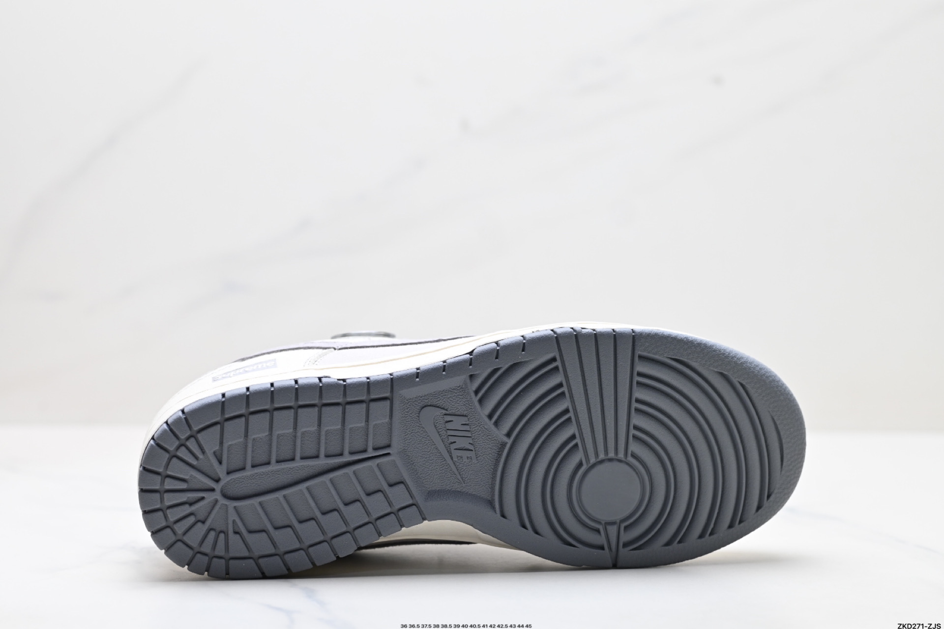 NK Dunk Low Retro “DIY高端定制” 低帮休闲运动板鞋  BB7518-025