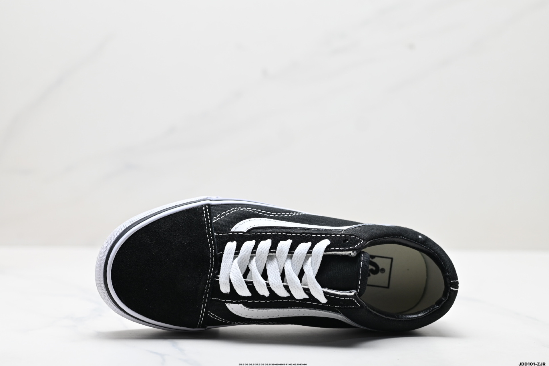 💰140
公司级✅范斯Vans Knu-Skool Dr 厚底 翻毛皮 耐磨 低帮 板鞋
尺码:35.5 36 36.5 37 38 38.5 39 40 40.5 41 42 42.5 43 44
ID:JDD101-ZJR
