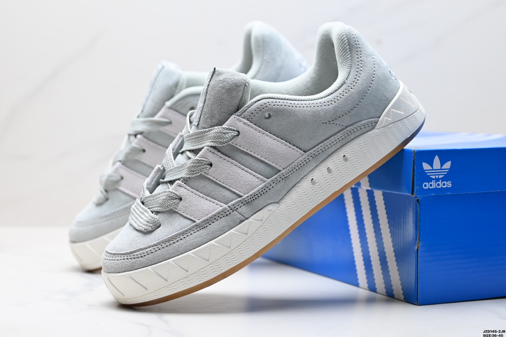 Adidas Adimatic Low 马蒂奇系列低帮 复古鲨鱼面包鞋运动休闲滑板板鞋