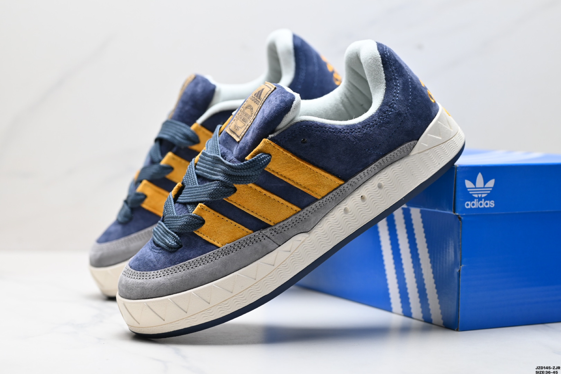 Adidas Adimatic Low 马蒂奇系列低帮 复古鲨鱼面包鞋运动休闲滑板板鞋