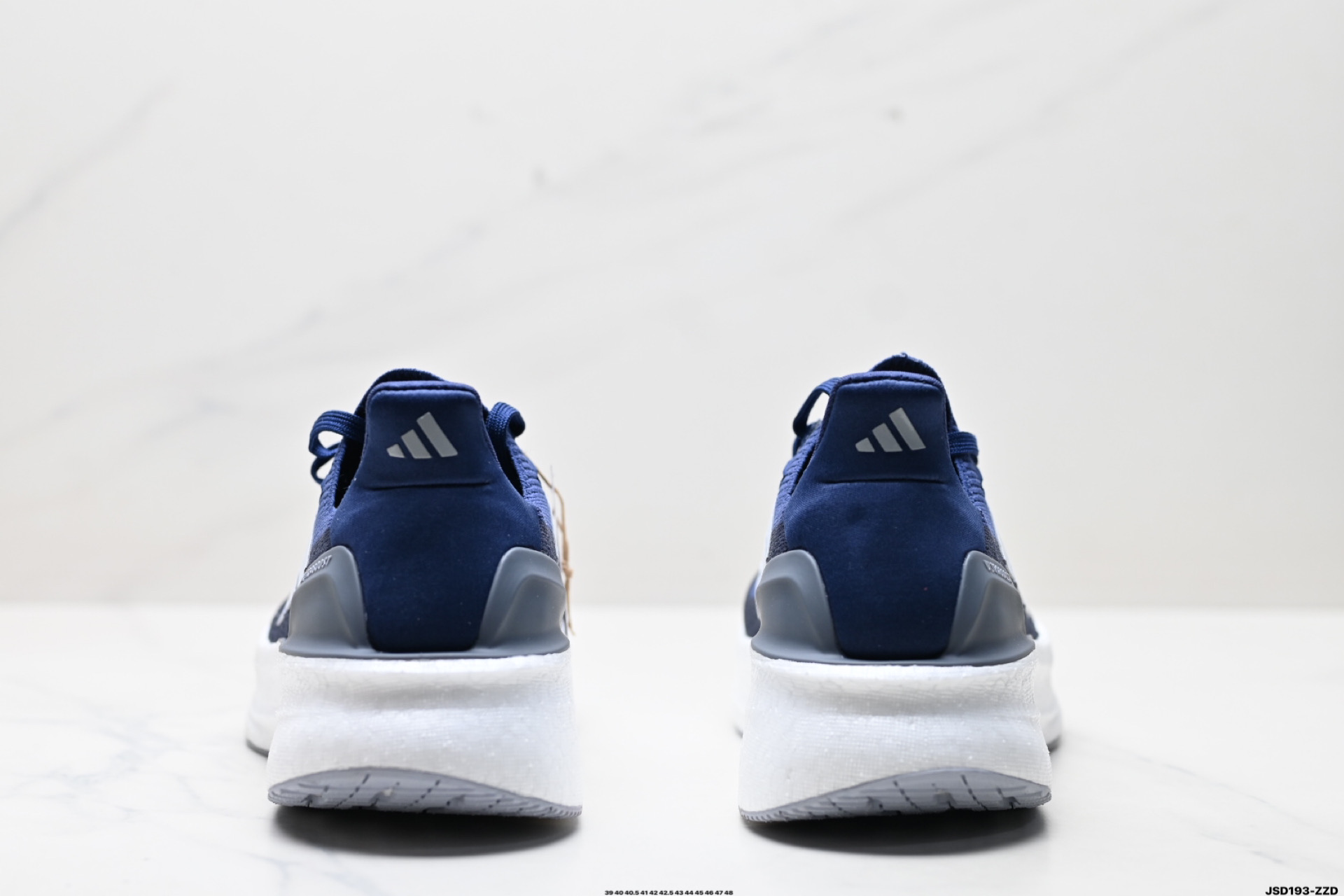 阿迪达斯Adidas Ultraboost 5X 耐磨缓震休闲运动跑鞋  JI3385