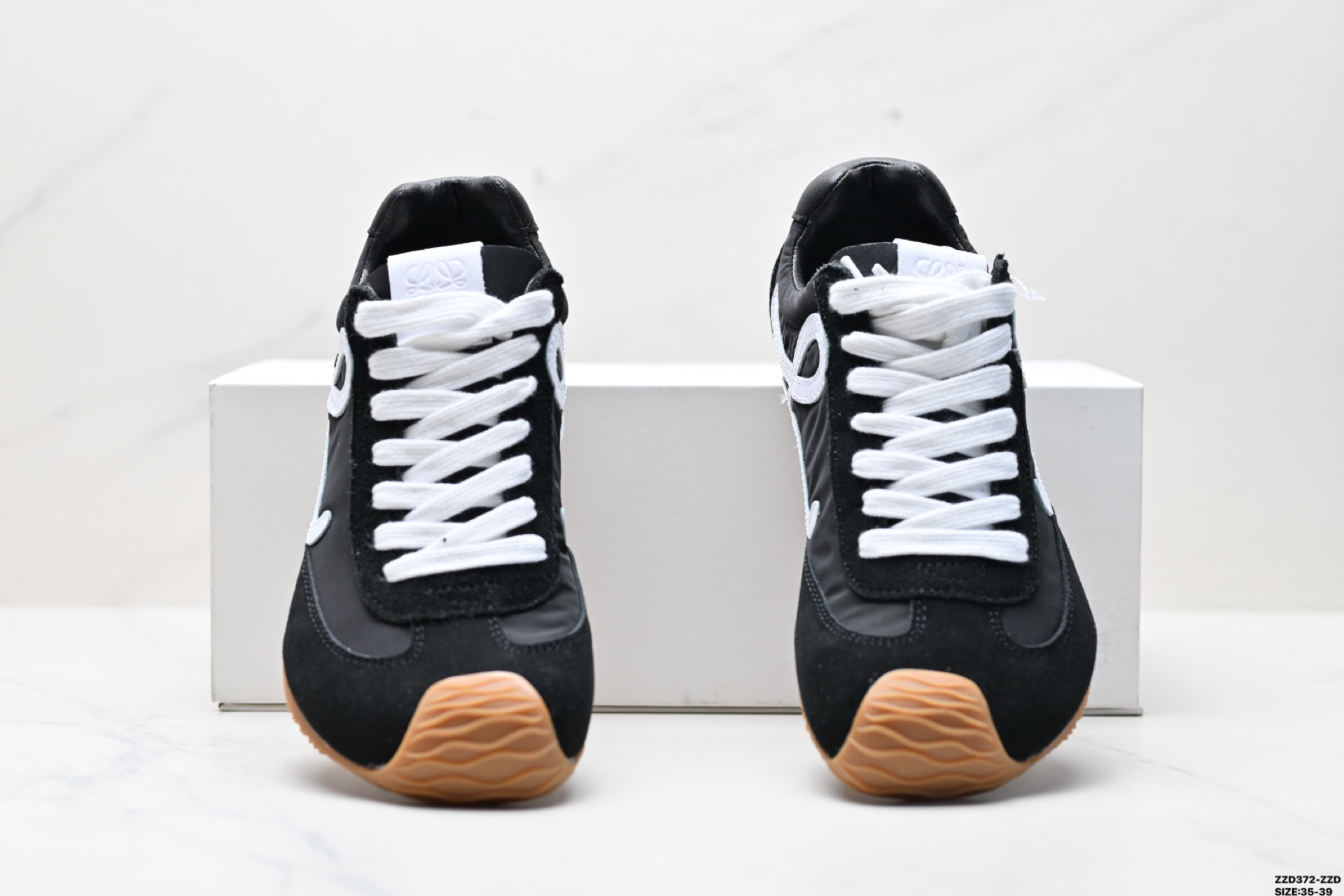 LOEWE罗意威 Ballet Runner 2.0小牛皮 圆头系带 低帮 生活休闲鞋 LLBR282X01