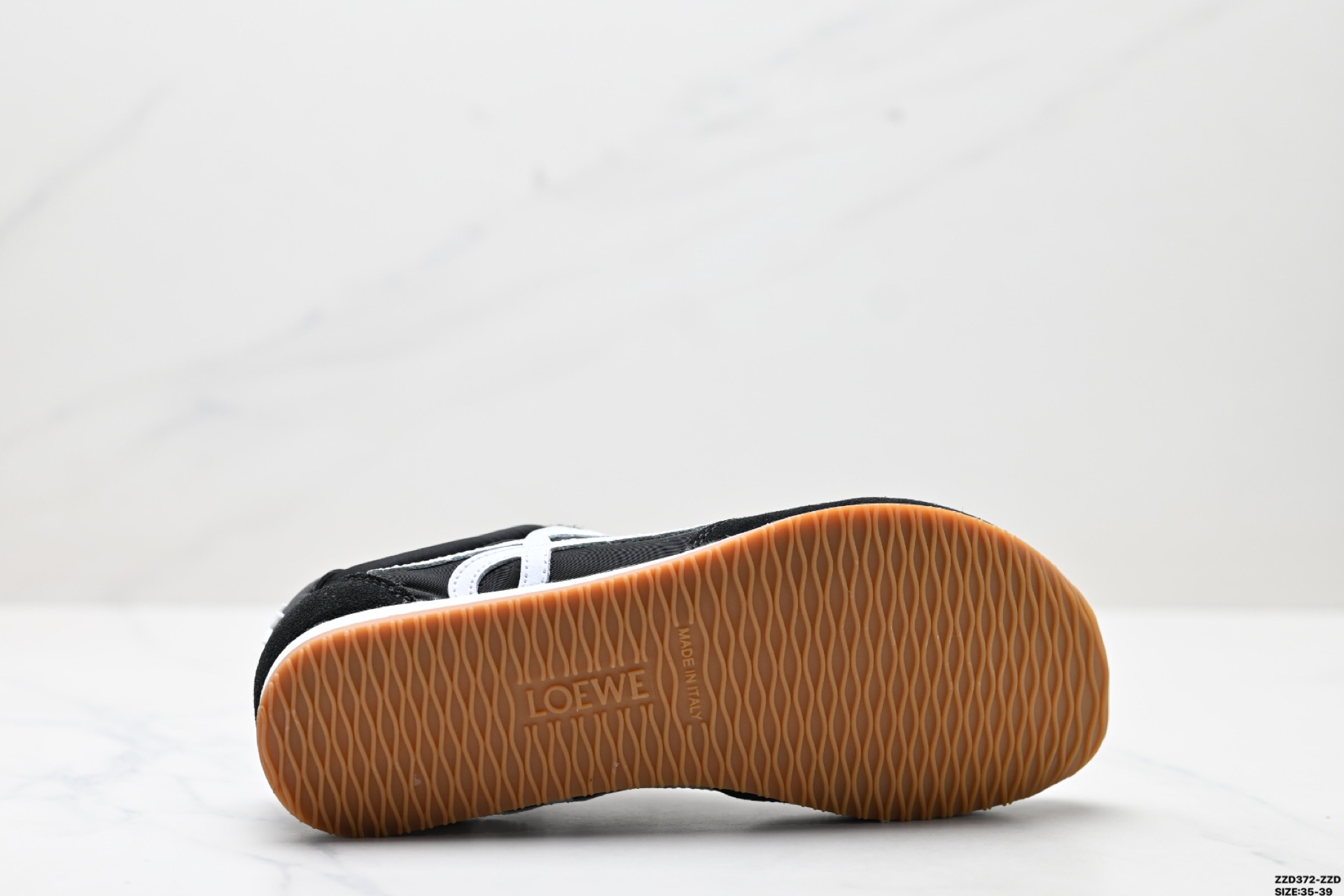 LOEWE罗意威 Ballet Runner 2.0小牛皮 圆头系带 低帮 生活休闲鞋 LLBR282X01