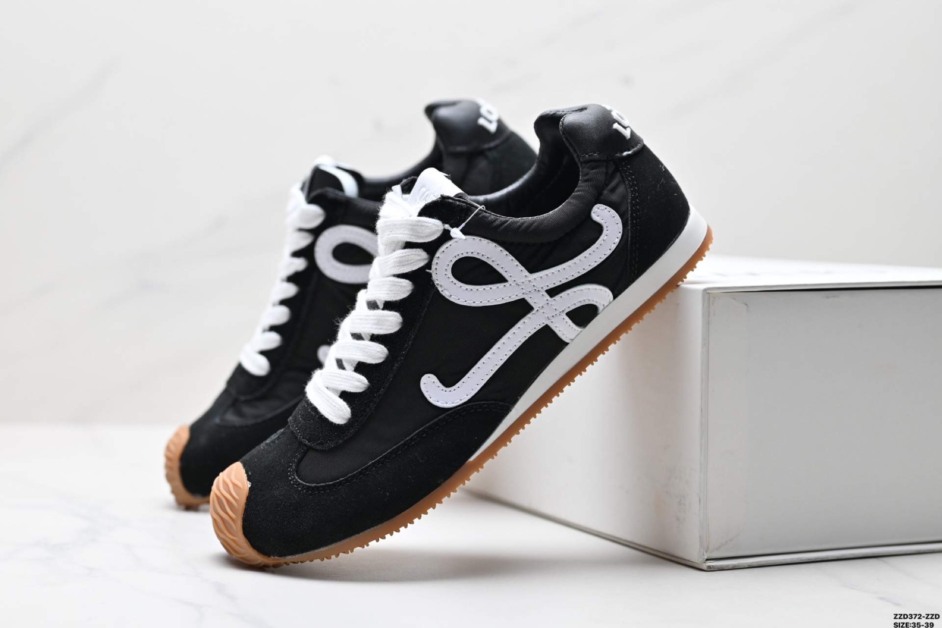 LOEWE罗意威 Ballet Runner 2.0小牛皮 圆头系带 低帮 生活休闲鞋 LLBR282X01