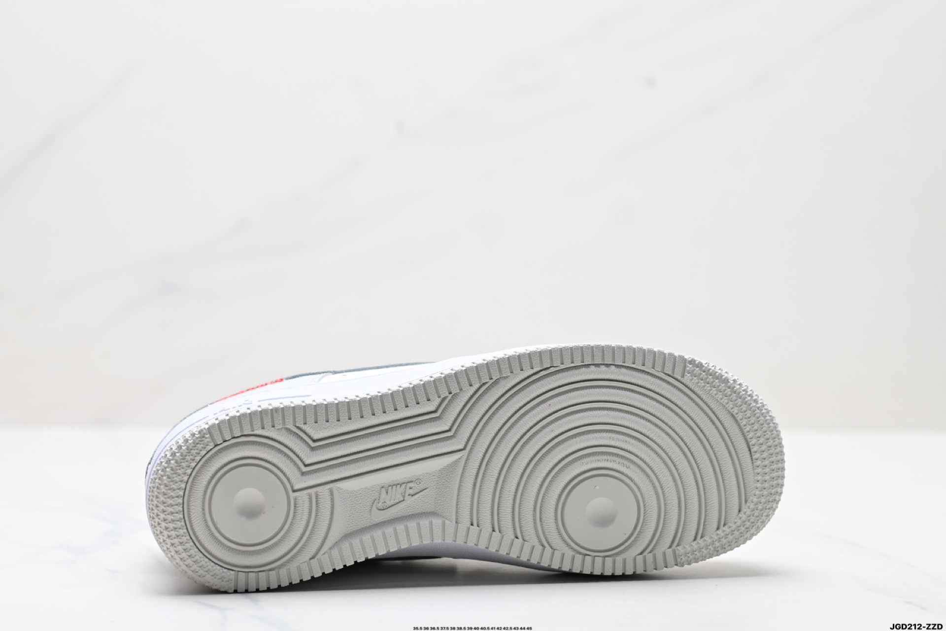 NIKE AIR FORCE 1‘07 LV8  HV6000-131