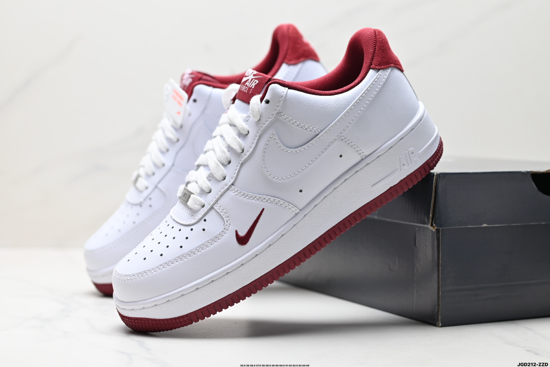 NIKE AIR FORCE 1‘07 LV8  HV6000-100