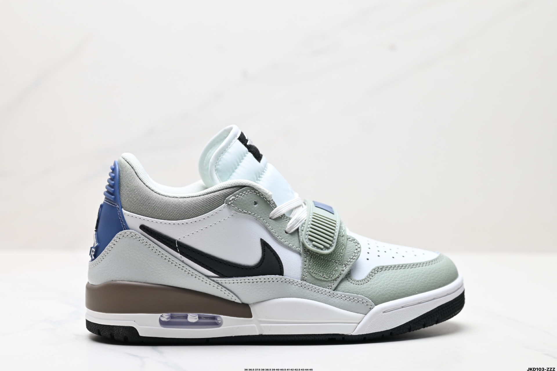 💰140版本 公司级✅三合一最强合体，多种新配色回归!耐克Nike Air Jordan Legacy 312 Low”White/Grey Fog/Blue/Red“乔丹最强三合一混合版本低帮文化休闲运动篮球鞋 货号:HQ1190-101 尺码:36 36.5 37.5 38 38.5 39 40 40.5 41 42 42.5 43 44 45 ▪️Air Jordan Legacy 312 作为 Jordan Brand 旗下较为成功的杂交混血鞋款，由 Jordan 品牌联合街头潮流设计师 Don C 共同打造，而 312 正是芝加哥的区号，用来表达对乔丹家乡芝加哥的热爱和留恋。同时融合了Air Jordan 1，Air Jordan 3，Air Alpha Force Low中的经典设计元素进行重新的组合，使得经典鞋款元素焕发出全新的魅力。经典无须赘述，白红搭配的Chicago配色是为Air Jordan系列里无可争议的C位配色！ ID:JKD103-ZZZ