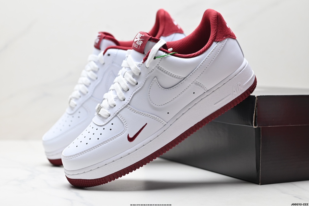 NIKE AIR FORCE 1‘07 LV8  HM9483-100