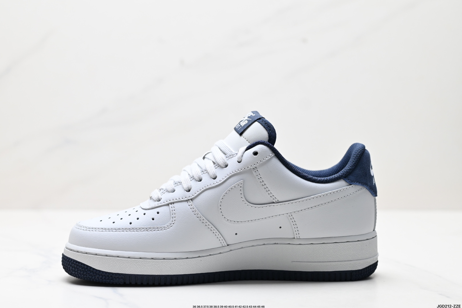NIKE AIR FORCE 1‘07 LV8  HM9483-001