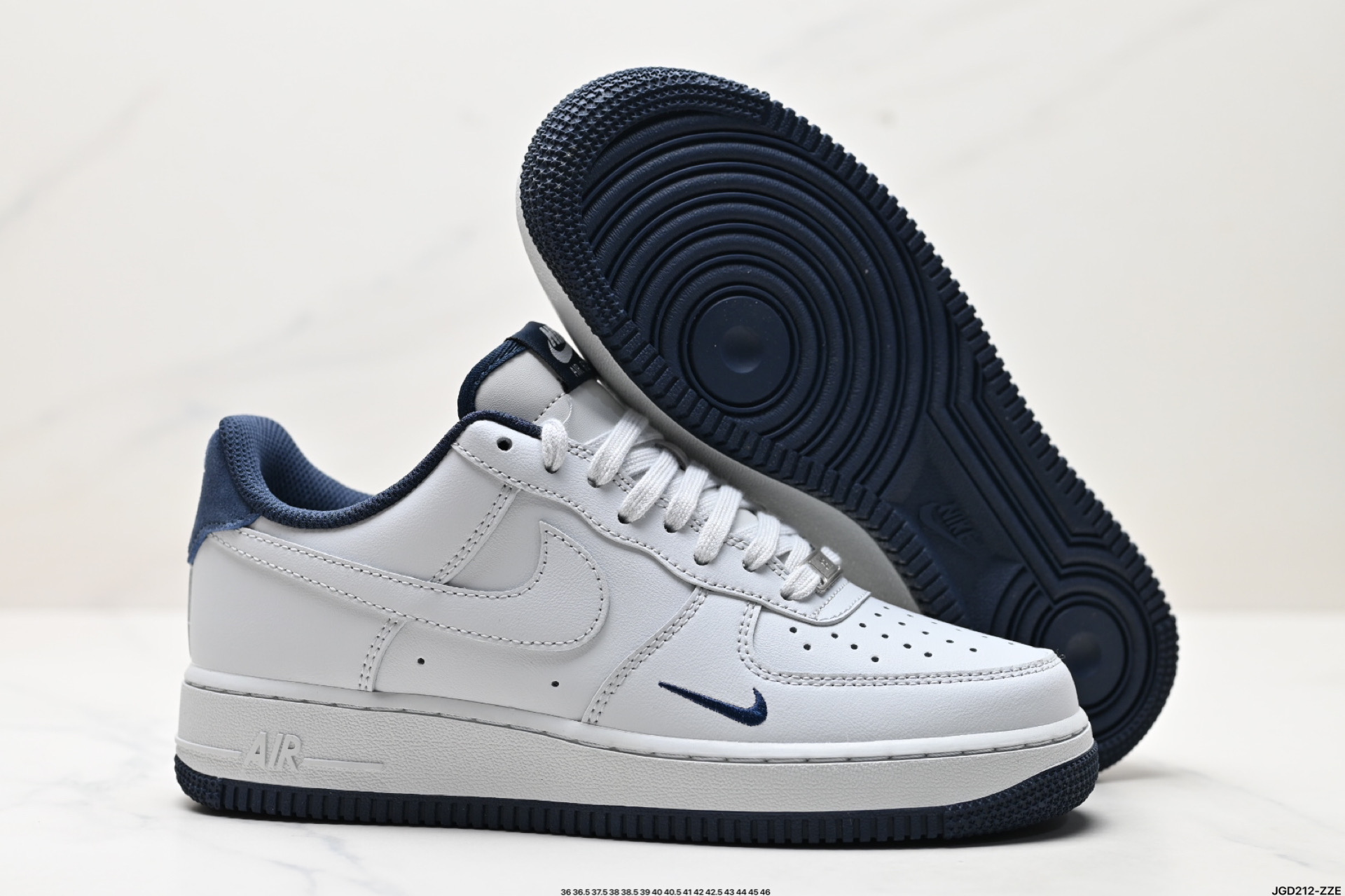 NIKE AIR FORCE 1‘07 LV8  HM9483-001