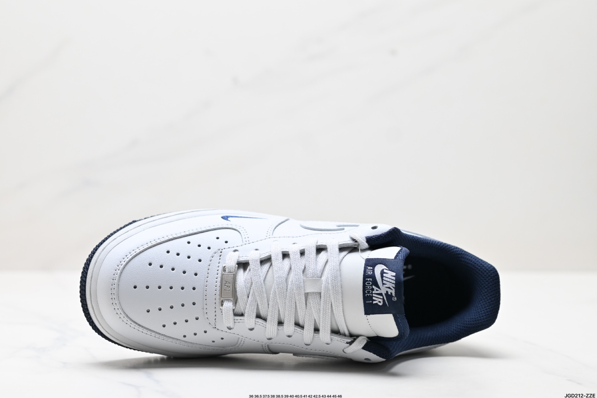 NIKE AIR FORCE 1‘07 LV8  HM9483-001