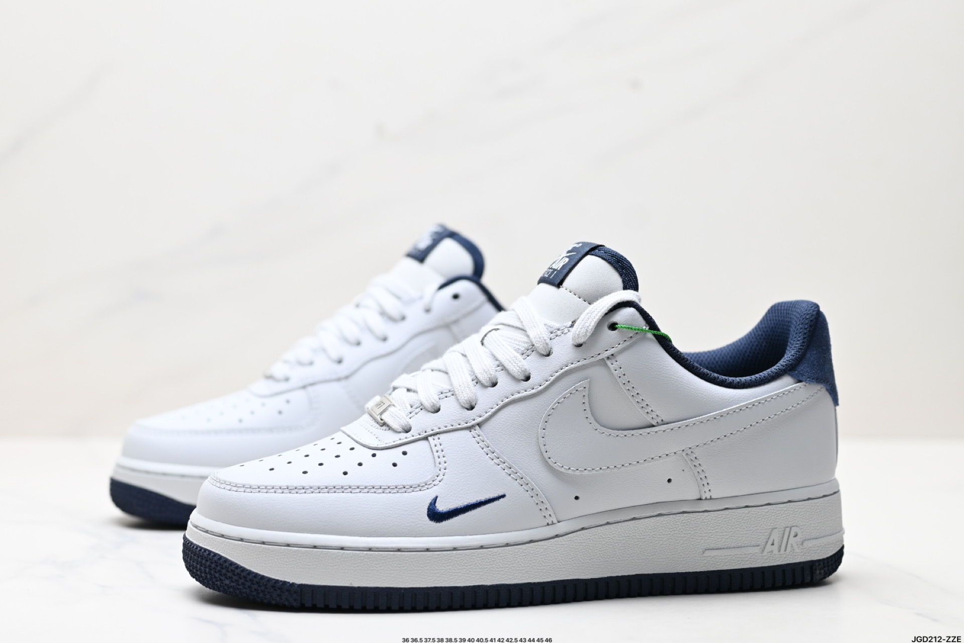 NIKE AIR FORCE 1‘07 LV8  HM9483-001