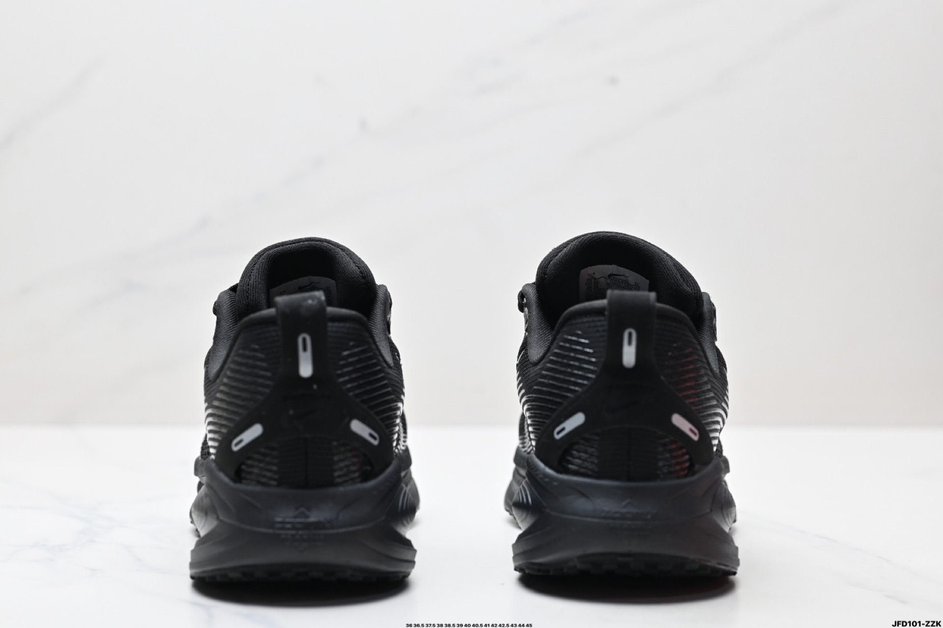 Nike VOMERO 18 耐克 舒适减震防滑 低帮跑步鞋  HM6803-200