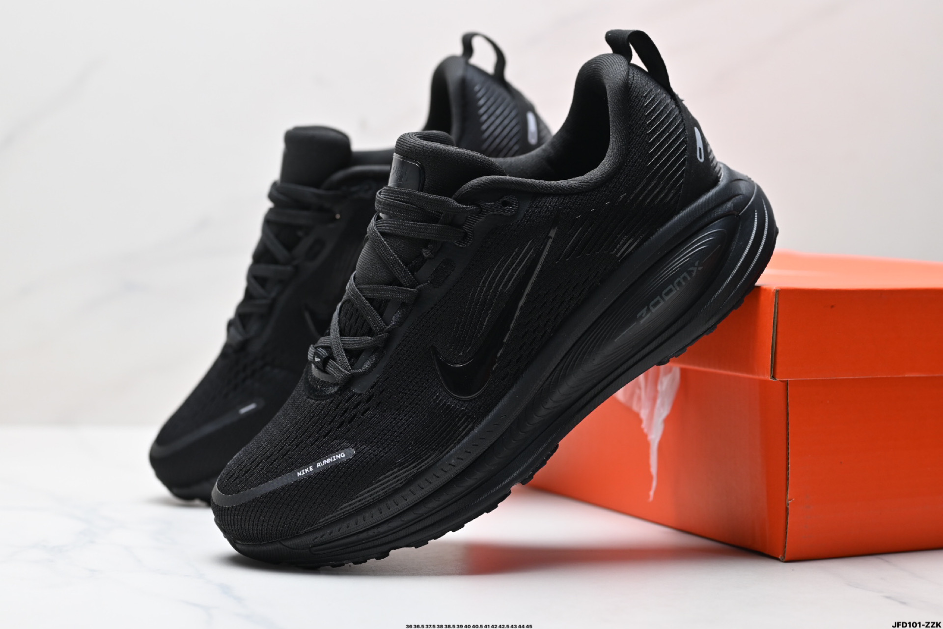 Nike VOMERO 18 耐克 舒适减震防滑 低帮跑步鞋  HM6803-200