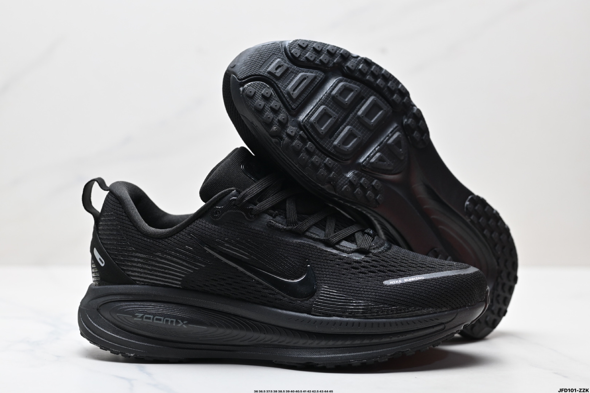Nike VOMERO 18 耐克 舒适减震防滑 低帮跑步鞋  HM6803-200