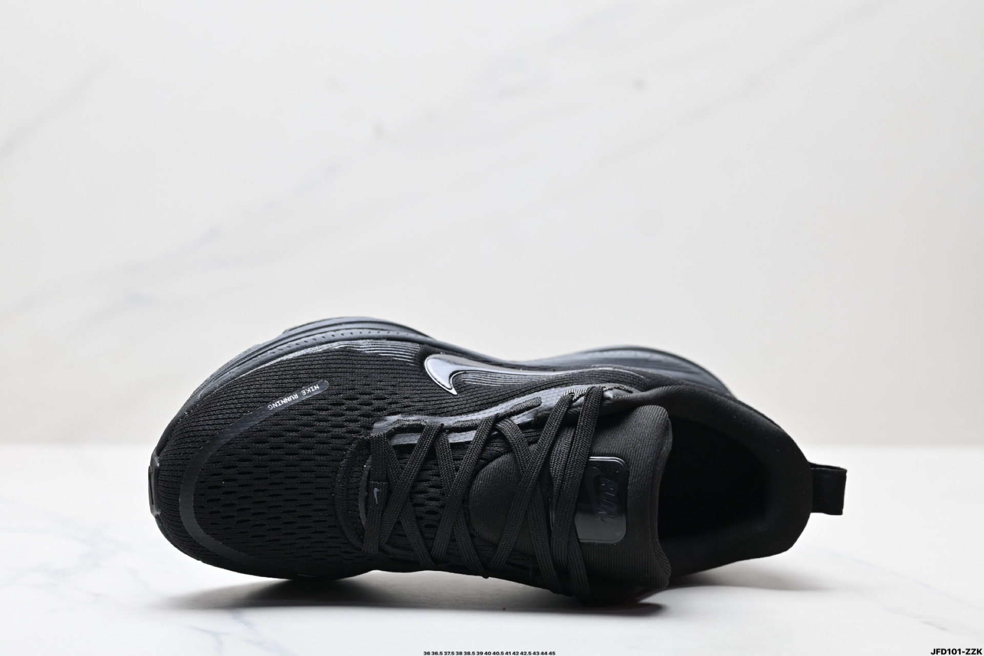 Nike VOMERO 18 耐克 舒适减震防滑 低帮跑步鞋  HM6803-200