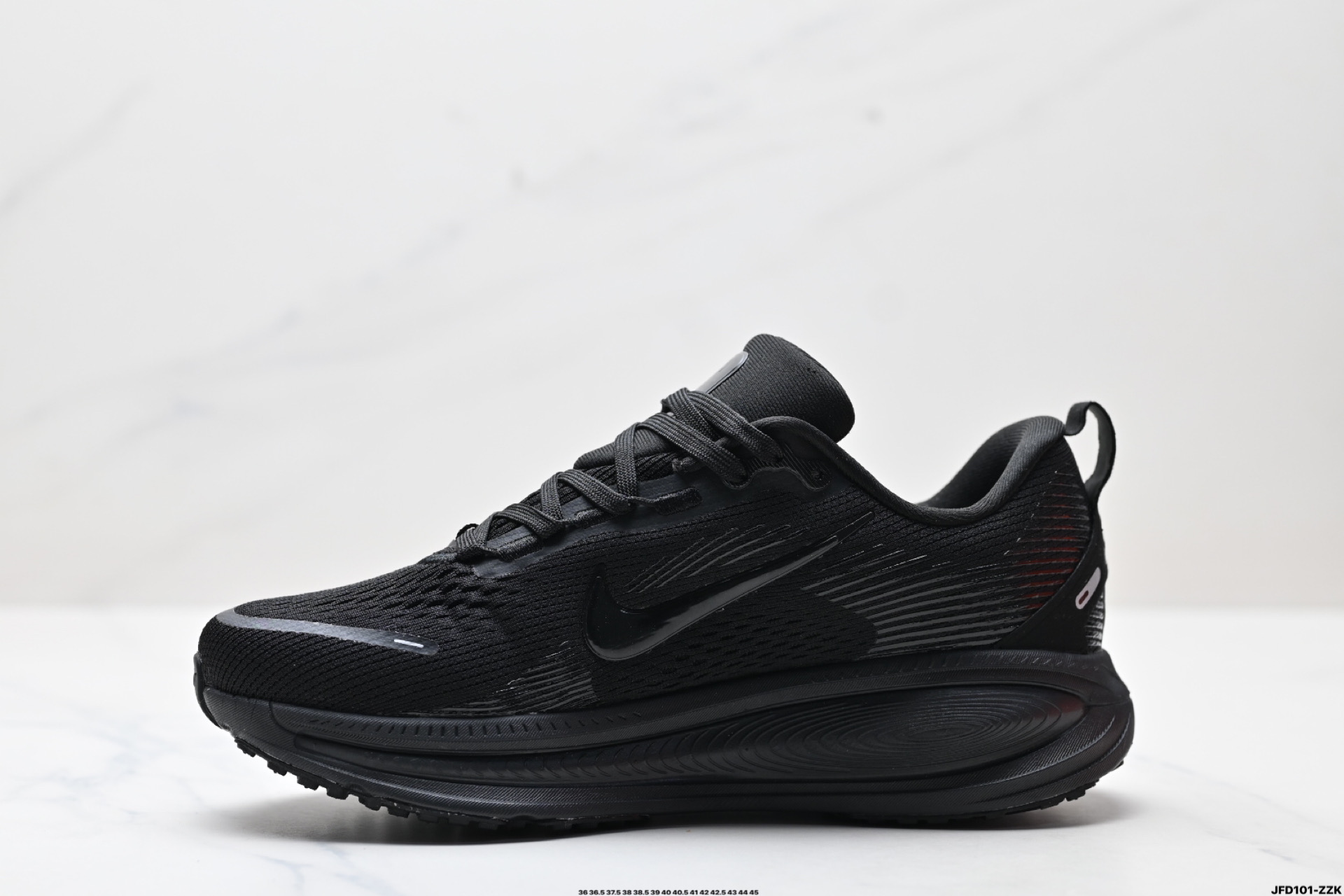Nike VOMERO 18 耐克 舒适减震防滑 低帮跑步鞋  HM6803-200