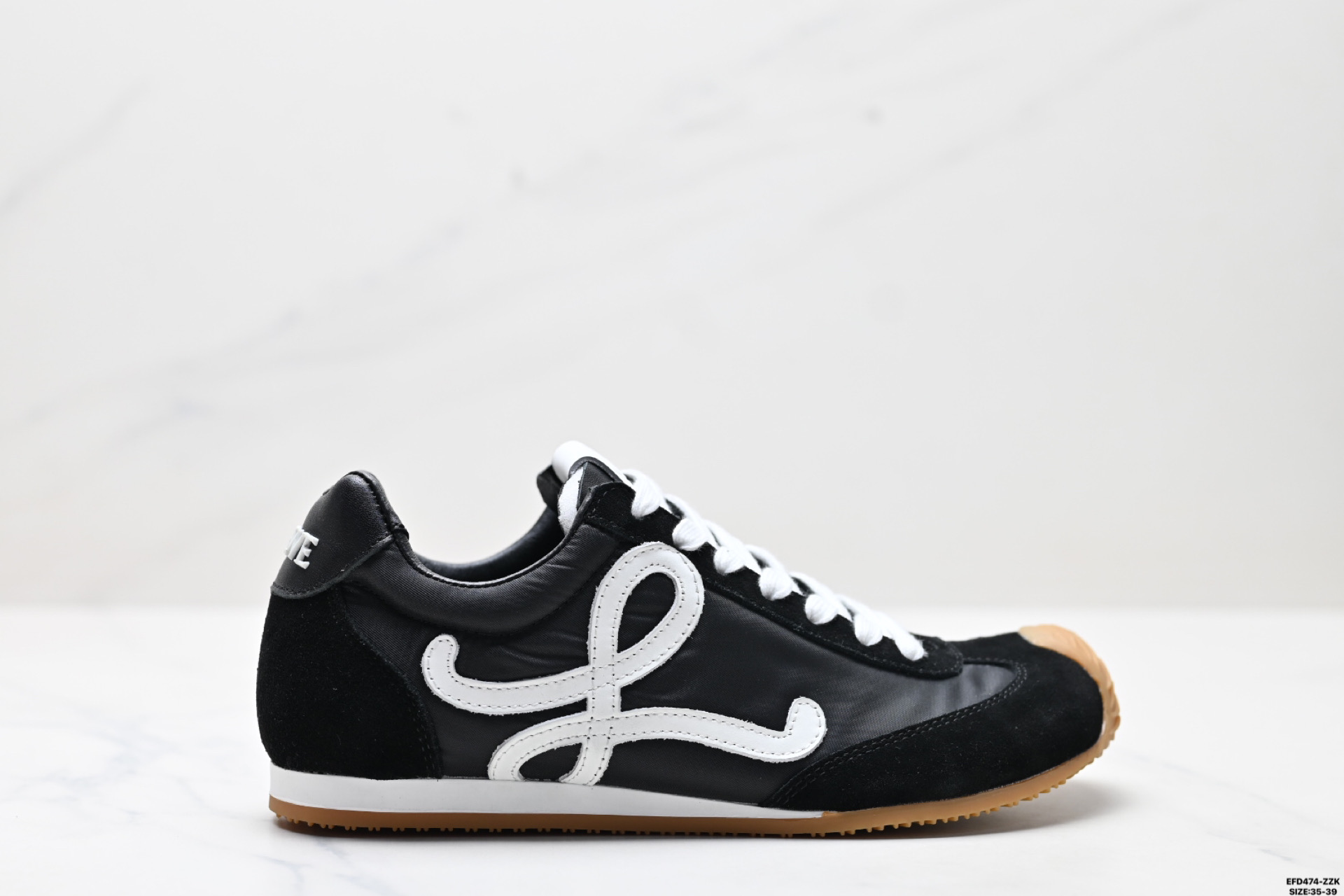 LOEWE罗意威 Ballet Runner 2.0小牛皮 圆头系带 低帮 生活休闲鞋 。 LLBR282X01