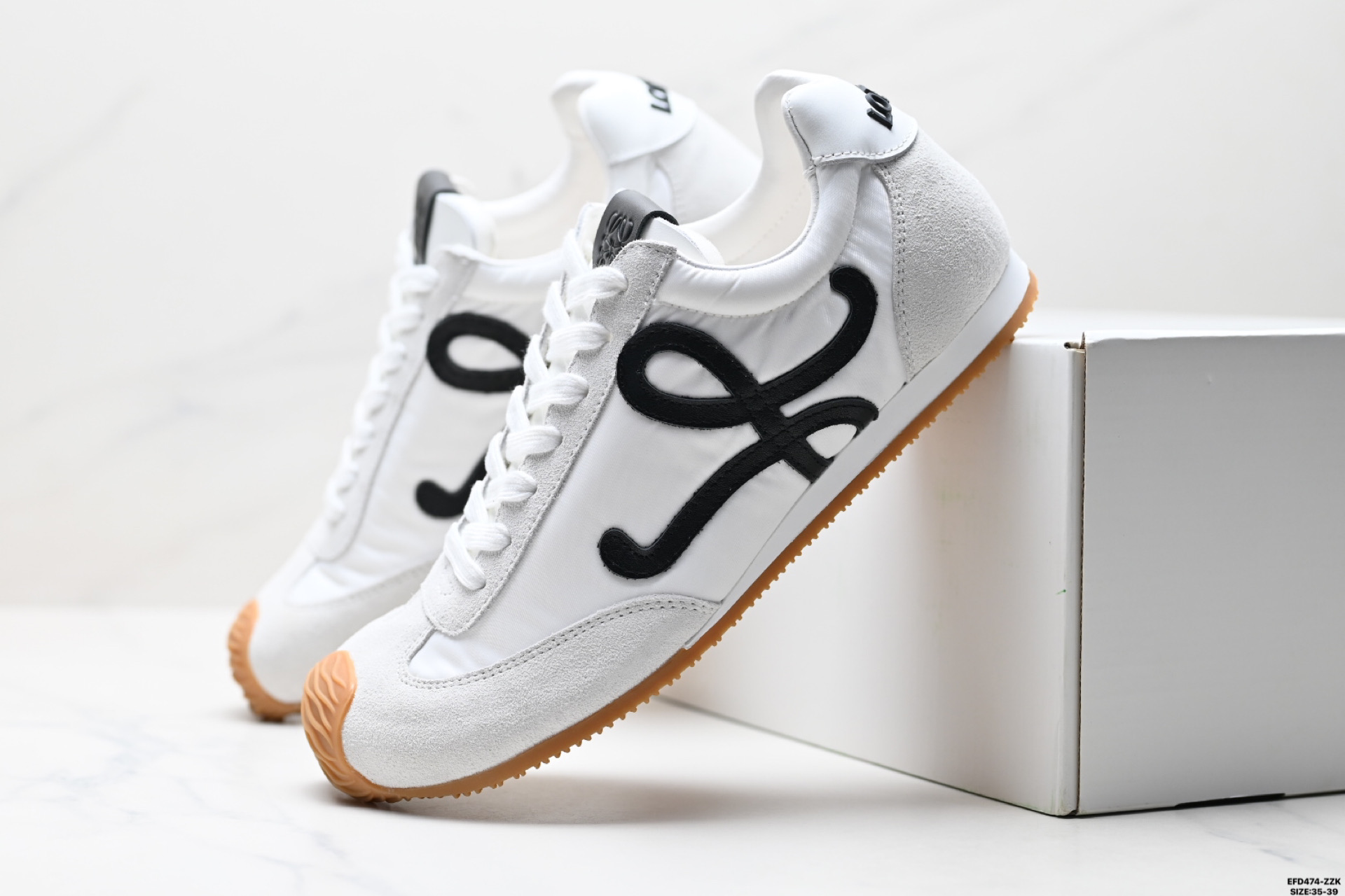 LOEWE罗意威 Ballet Runner 2.0小牛皮 圆头系带 低帮 生活休闲鞋 。 LLBR282X01