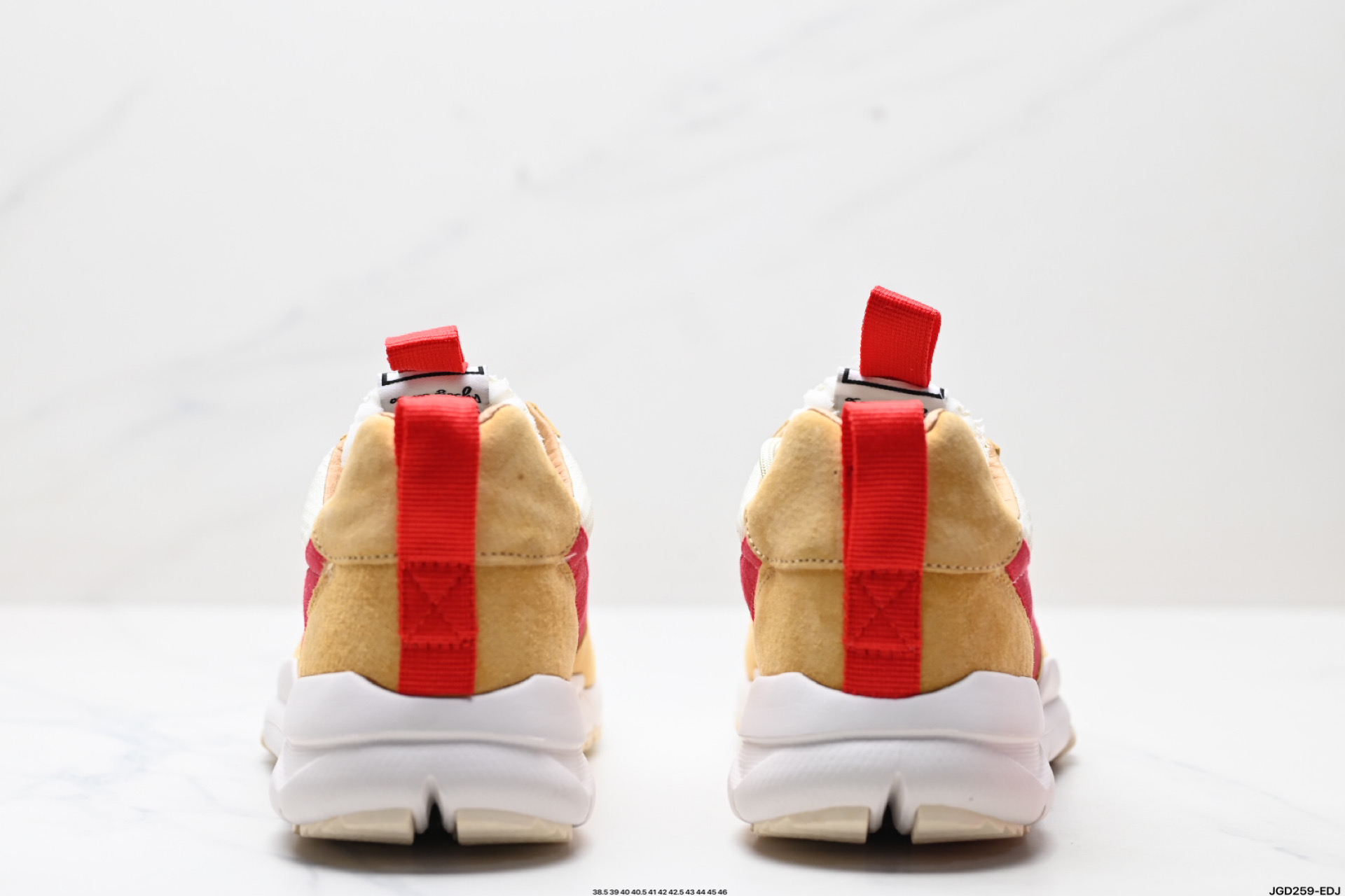 Tom Sachs x NKCraft Mars Yard 2.0 联名宇航员神游太空百搭休闲运动透气慢跑鞋“复古做旧黄红勾”权志龙同款 AA2261-100