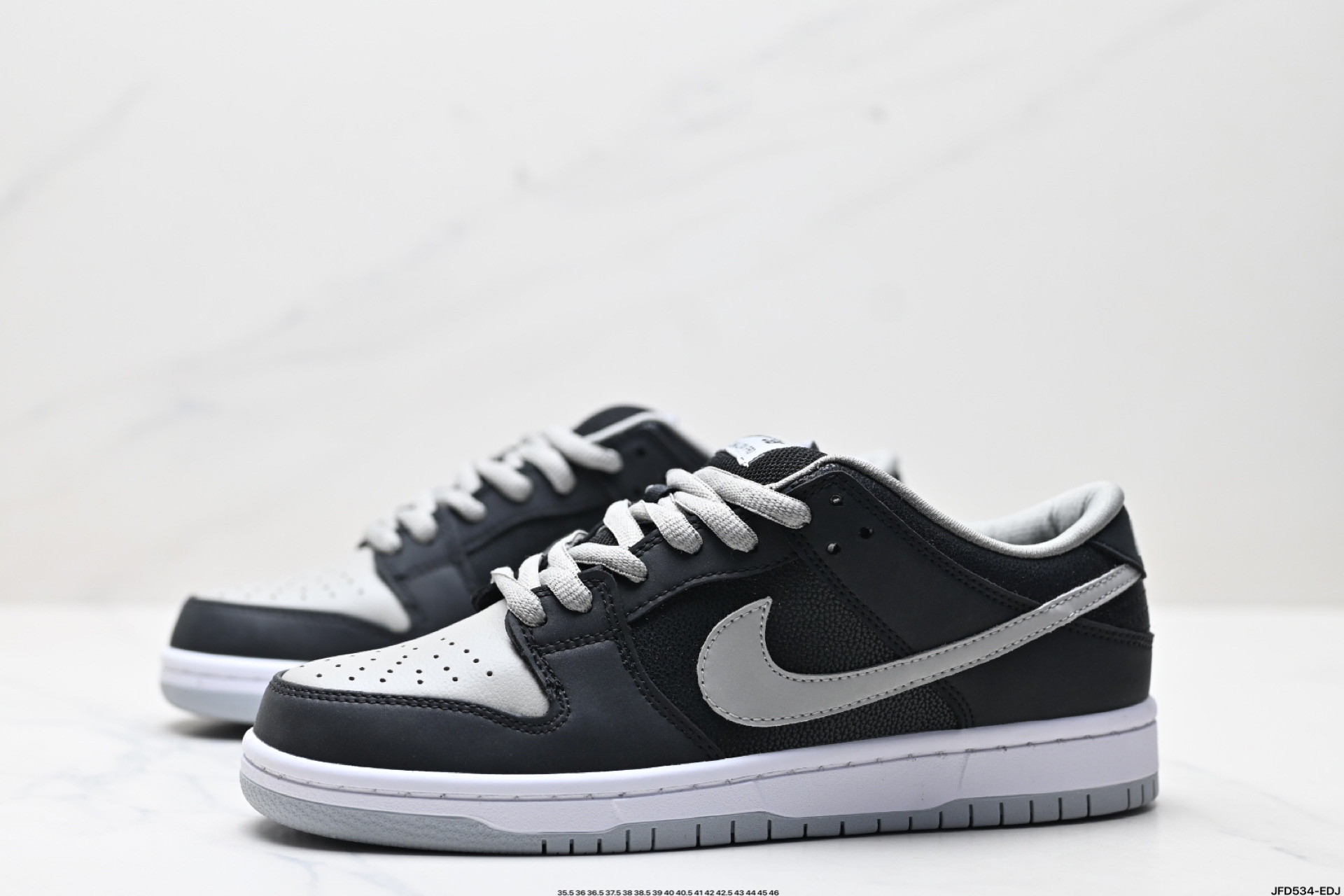 补齐 放店💰130 影子灰BQ6817-007 公司级🌲耐克NIKE DUNK LOW 扣篮系列 复古低帮休闲运动滑板板鞋 SB Dunk Low J-Pack “Shadow”影子灰 完美还原细节 鞋面结合了翻滚皮革底座和柔软耐用的绒面革覆盖层。 呈现在 Dunk SB Low 的鞋型上，质感非常独特！采用脚感柔软舒适ZoomAir气垫 有效吸收滑板等极限运动在落地时带来的冲击力 为街头运动者们提供更好的保护 尺码：35.5 36 36.5 37.5 38 38.5 39 40 40.5 41 42 42.5 43 44 45 46 ID:JFD534-EDJ