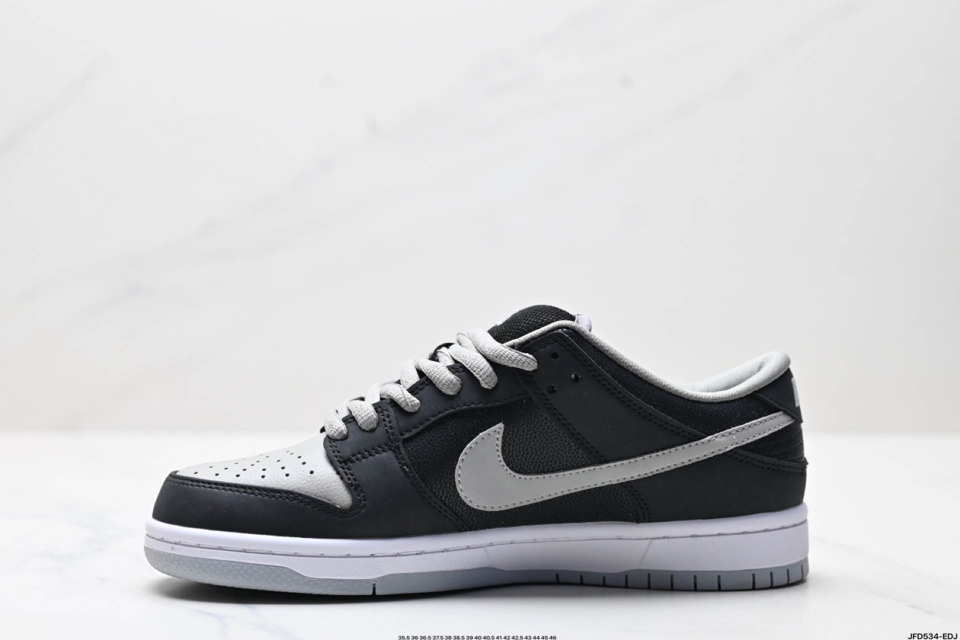 补齐 放店💰130 影子灰BQ6817-007 公司级🌲耐克NIKE DUNK LOW 扣篮系列 复古低帮休闲运动滑板板鞋 SB Dunk Low J-Pack “Shadow”影子灰 完美还原细节 鞋面结合了翻滚皮革底座和柔软耐用的绒面革覆盖层。 呈现在 Dunk SB Low 的鞋型上，质感非常独特！采用脚感柔软舒适ZoomAir气垫 有效吸收滑板等极限运动在落地时带来的冲击力 为街头运动者们提供更好的保护 尺码：35.5 36 36.5 37.5 38 38.5 39 40 40.5 41 42 42.5 43 44 45 46 ID:JFD534-EDJ