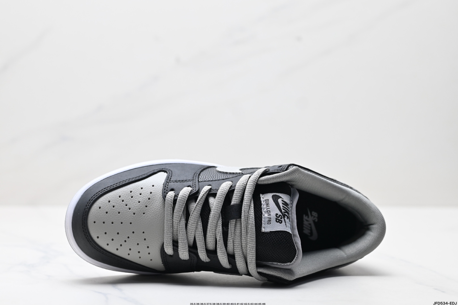 补齐 放店💰130 影子灰BQ6817-007 公司级🌲耐克NIKE DUNK LOW 扣篮系列 复古低帮休闲运动滑板板鞋 SB Dunk Low J-Pack “Shadow”影子灰 完美还原细节 鞋面结合了翻滚皮革底座和柔软耐用的绒面革覆盖层。 呈现在 Dunk SB Low 的鞋型上，质感非常独特！采用脚感柔软舒适ZoomAir气垫 有效吸收滑板等极限运动在落地时带来的冲击力 为街头运动者们提供更好的保护 尺码：35.5 36 36.5 37.5 38 38.5 39 40 40.5 41 42 42.5 43 44 45 46 ID:JFD534-EDJ