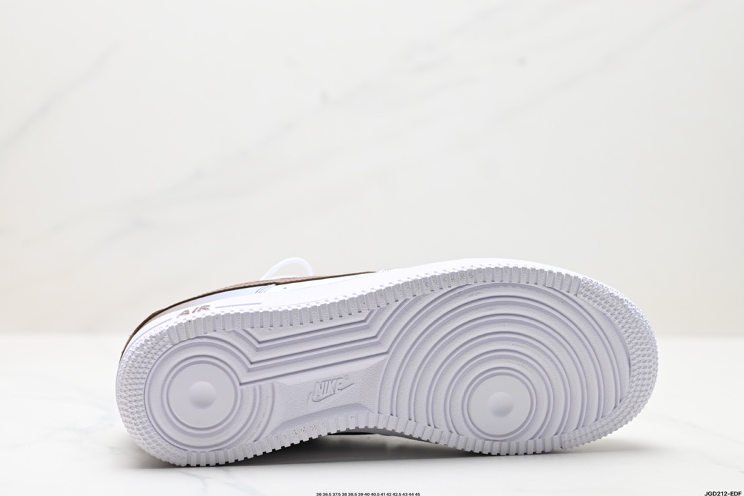NIKE AIR FORCE 1‘07  FN0366-103