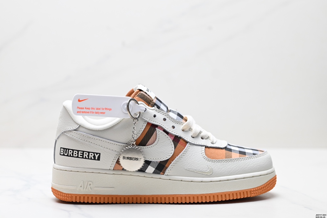 公司级耐克AIR FORCE 1’07空军一号低帮百搭休闲运动板鞋.柔软、弹性十足的缓震性能和出色的中底设计,横跨复古与现代的外型结合,造就出风靡全球三十多年的Force 1. 货号:AJ7747-100