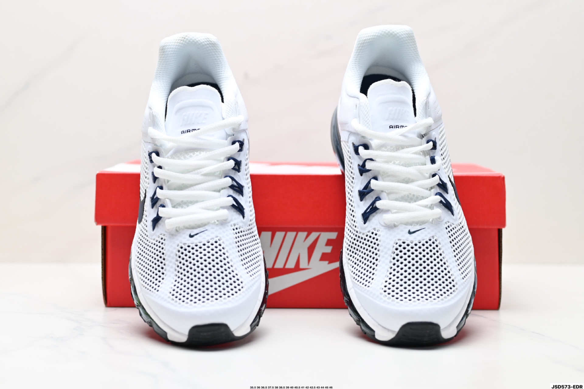 Nike Air Max 2013 联名气垫跑鞋 整体依旧以Stussy标志性的麻布编织材质覆盖  HF3660-101