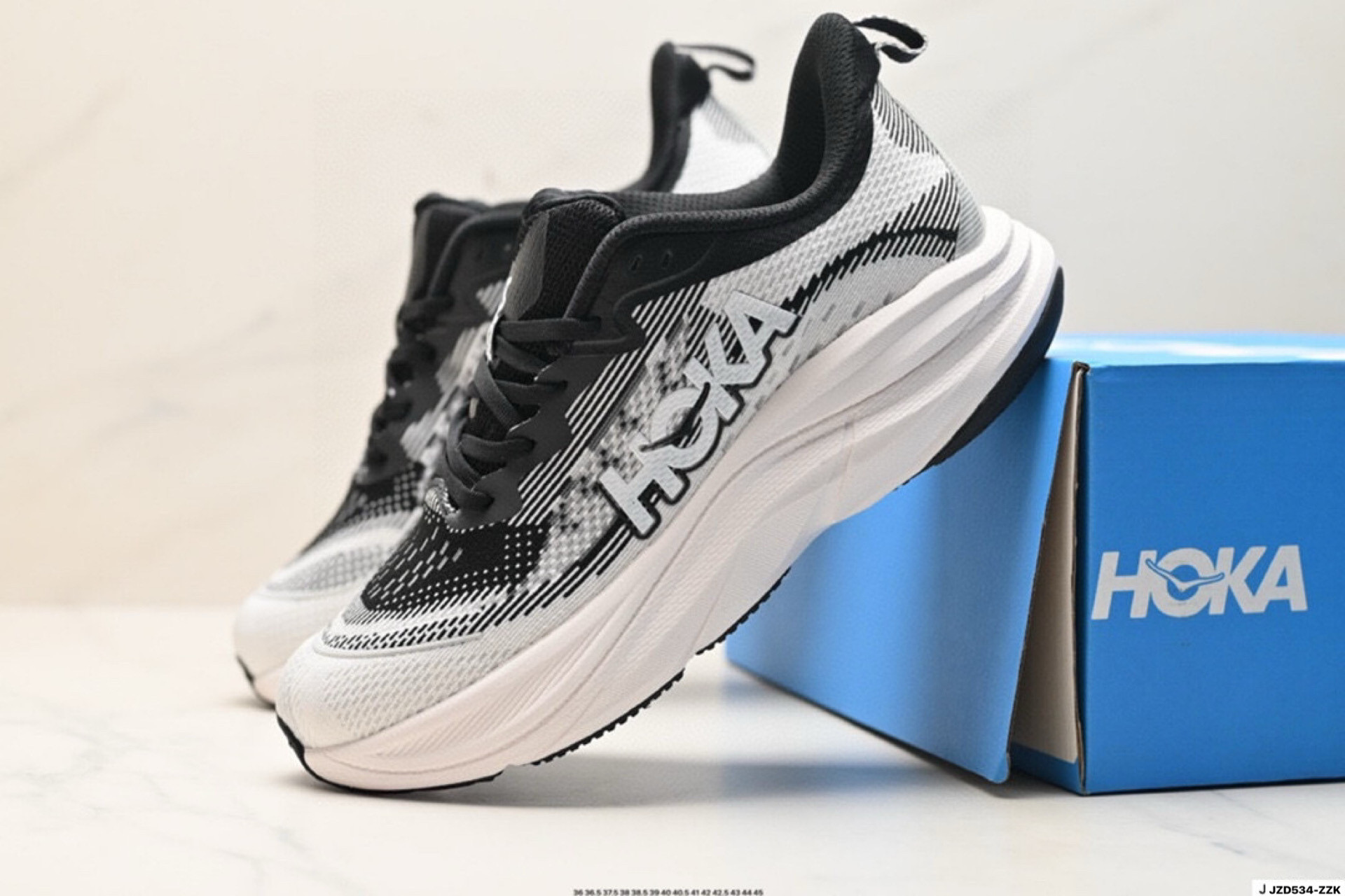 🈴💰125
公司级✅小红书推荐M SKYFLOW
全新配色 这个品牌来自于新西兰的毛利语,HOKA表示大地,ONE ONE表示飞越,连起来就是飞越地平线,ONE ONE不是读作“万万”,正确读法是“欧尼欧尼”。 HOKA在超厚中底方面的积累,让它跑在了其他厂商的前面,推出的跑鞋以缓震和轻量的优势,得到,众多跑者的青睐
货号:1155111
尺码:36 36.5 37.5 38 38.5 39 40 40.5 41 42 42.5 43 44 45