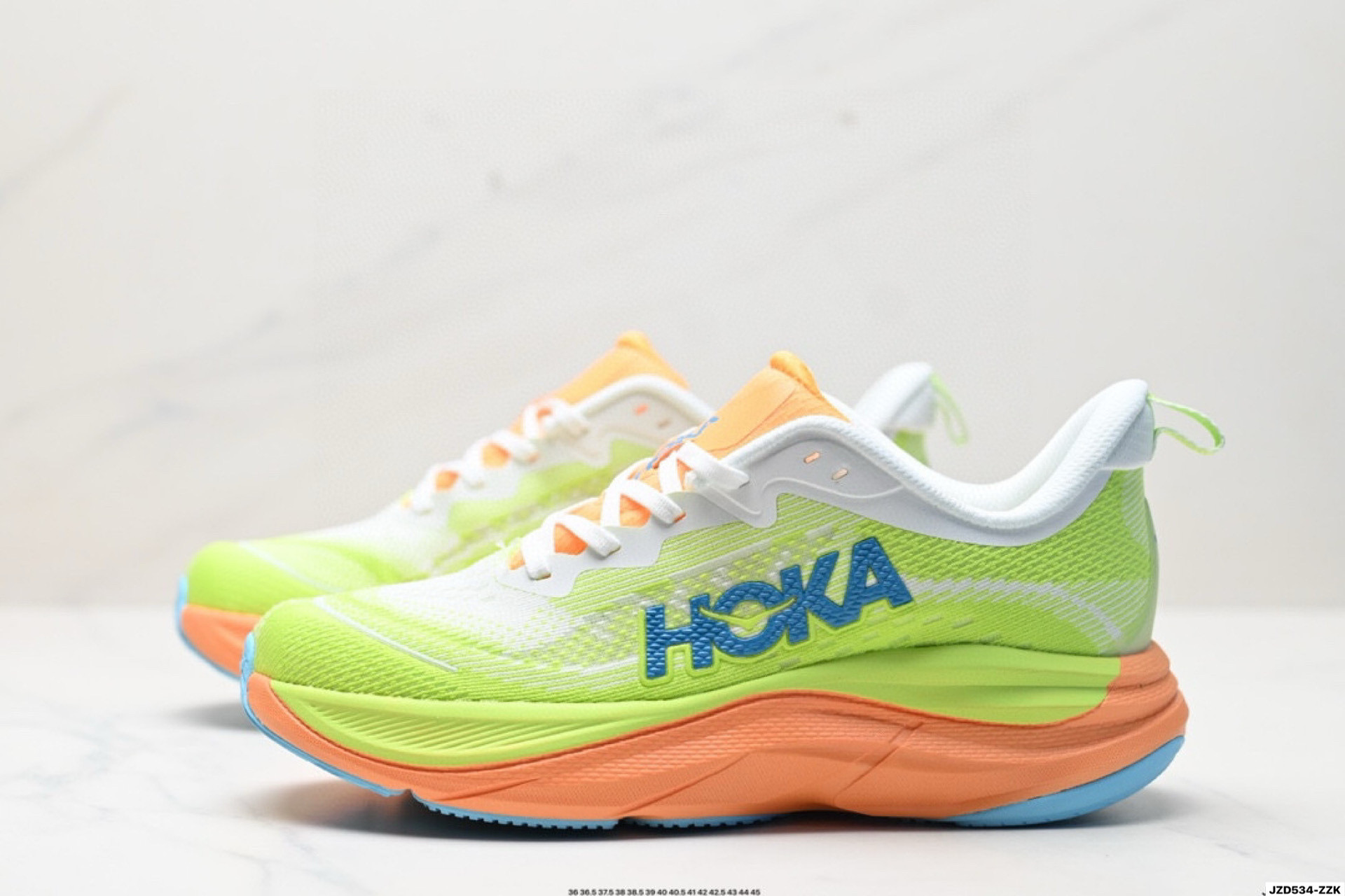 💰125公司级✅小红书推荐M SKYFLOW
全新配色 这个品牌来自于新西兰的毛利语,HOKA表示大地,ONE ONE表示飞越,连起来就是飞越地平线,ONE ONE不是读作“万万”,正确读法是“欧尼欧尼”。 HOKA在超厚中底方面的积累,让它跑在了其他厂商的前面,推出的跑鞋以缓震和轻量的优势,得到,众多跑者的青睐
货号:1155111
尺码:36 36.5 37.5 38 38.5 39 40 40.5 41 42 42.5 43 44 45