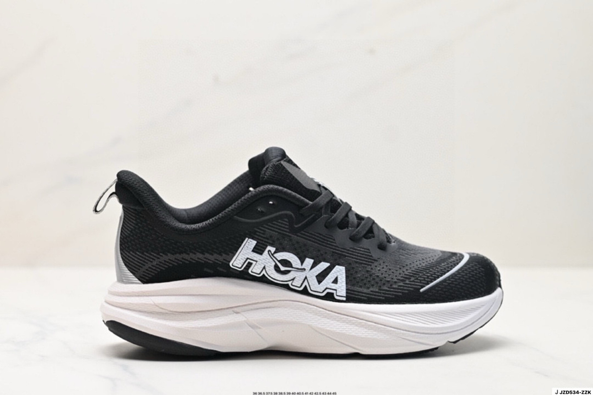 💰125公司级✅小红书推荐M SKYFLOW
全新配色 这个品牌来自于新西兰的毛利语,HOKA表示大地,ONE ONE表示飞越,连起来就是飞越地平线,ONE ONE不是读作“万万”,正确读法是“欧尼欧尼”。 HOKA在超厚中底方面的积累,让它跑在了其他厂商的前面,推出的跑鞋以缓震和轻量的优势,得到,众多跑者的青睐
货号:1155111
尺码:36 36.5 37.5 38 38.5 39 40 40.5 41 42 42.5 43 44 45