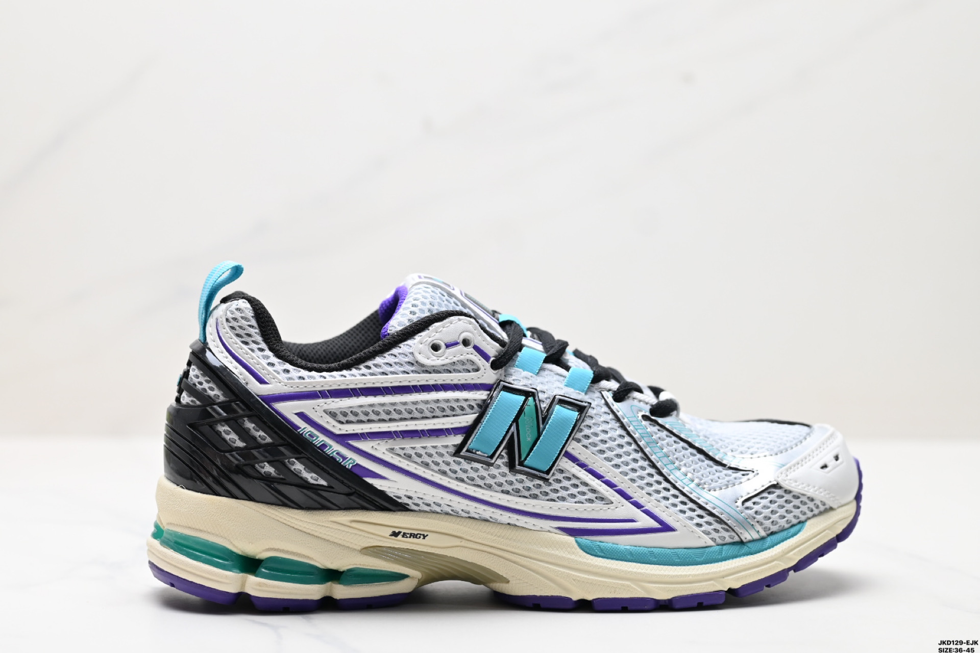 \n公司级New Balance MYJ系列复古单品宝藏老爹鞋款 公司级版本复古元素叠加 质感超级棒 楦版型材料细节做工精细 作为NB最经典的档案鞋型之一 与ZD一样，YJ有着NB最成熟的技术加持和复古款式，而本次推出的版本参照ZDr的定位，相信会在性价两端做出权衡。单从造型上来看，依旧是vibe风格，味道很正，细节也很酷，这双YJr无疑必能打入复古跑鞋爱好者的年度鞋款名录 \n官方货号:MYJDA\n尺码:-\nID:JKD-EJK