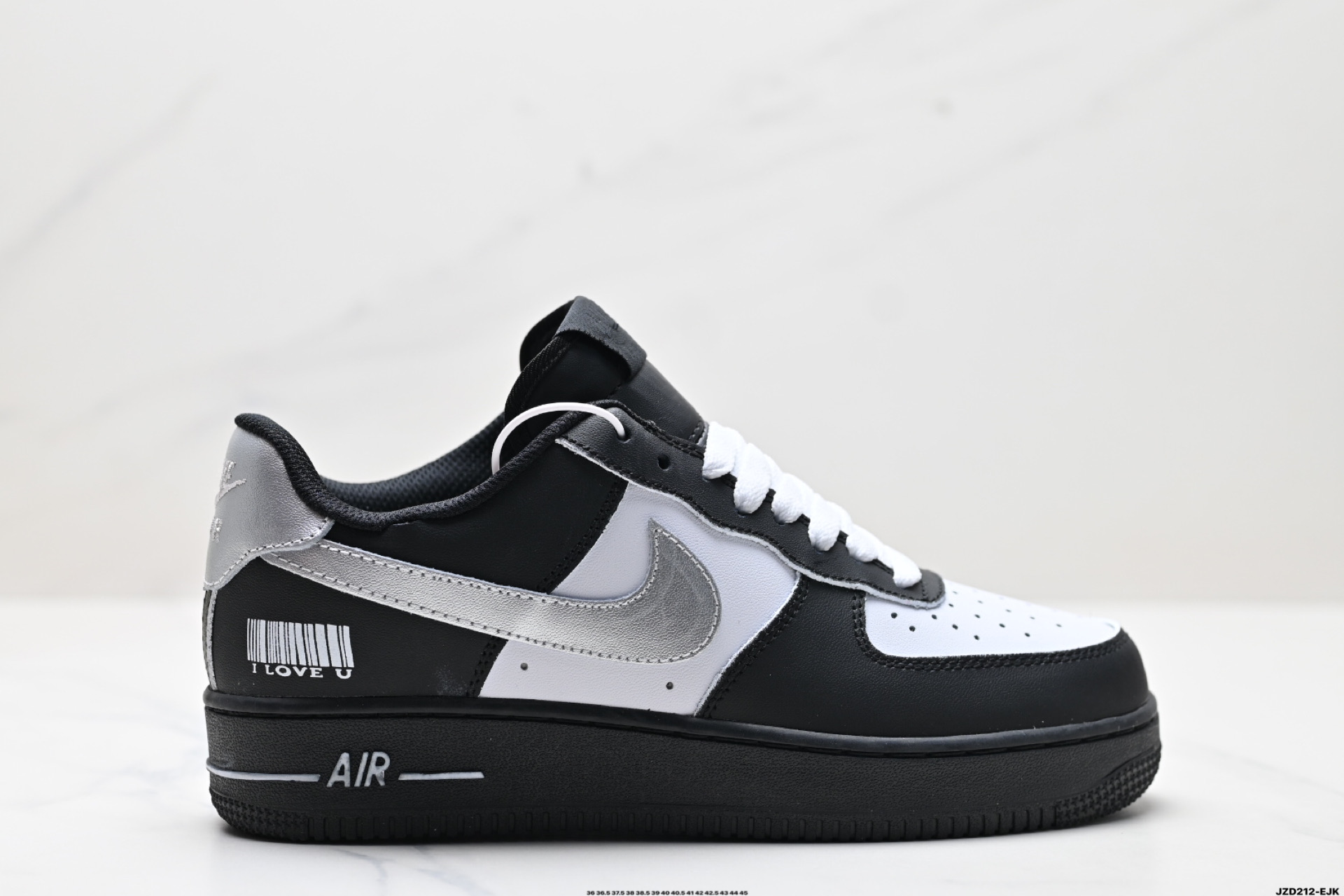 \n真标耐克Nike Air Force ’0 LX空军一号低帮百搭休闲运动板鞋。柔软、弹性十足的缓震性能和出色的中底设计，横跨复古与现代的外型结合，造就出风靡全球三十多年的Force 。\n货号:CW-00\n尺码: . .  .   .   .    \nID:JZD-EJK