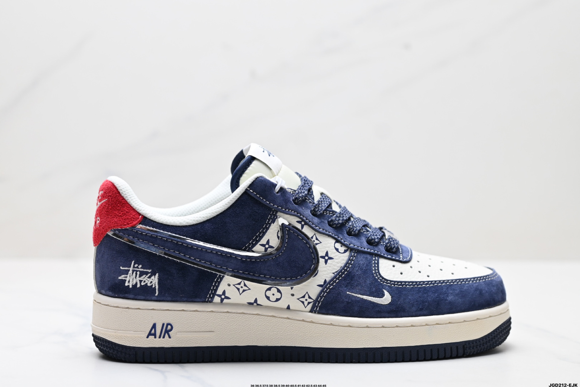 \n公司级NIKE AIR FORCE ‘0 LV\n原楦头原纸板 打造纯正低帮空军版型\n专注外贸渠道 全掌内置蜂窝气垫 \n原盒配件 原厂中底钢印、拉帮完美 \n货号:XZ-EW\nSize: . .  .   .   .   \nID:JGD-EJK