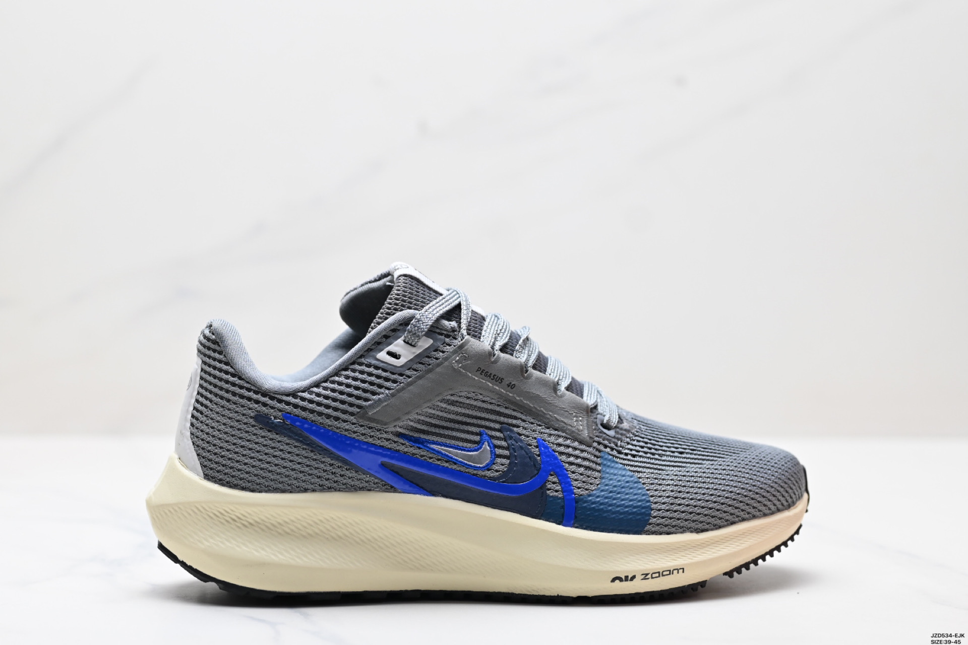 \n真标Nike Zoom Pegasus  登月代系列网面透气缓震疾速跑鞋 原档案数据开发纸版楦型 内里嵌入定型海绵 中底搭载前Zoom 全掌React配置鞋 \n货号:FB-YD\nSize:-\nID:JZD-EJK