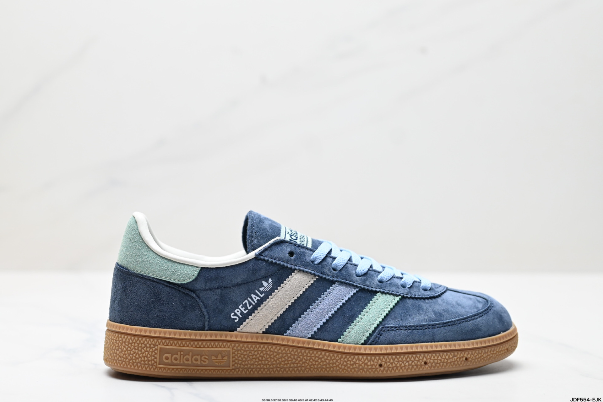 YW\n公司级Adidas Handball Spezial\n阿迪达斯经典款 复古休闲板鞋\n全鞋采用反毛皮制作 牛筋耐磨大底 \n承载青春情怀的板鞋 经典三条杠装饰鞋侧 \n品牌辨识度清晰\n官方货号:IF\n尺码: .   .   .   .   \nID:JDF-EJK