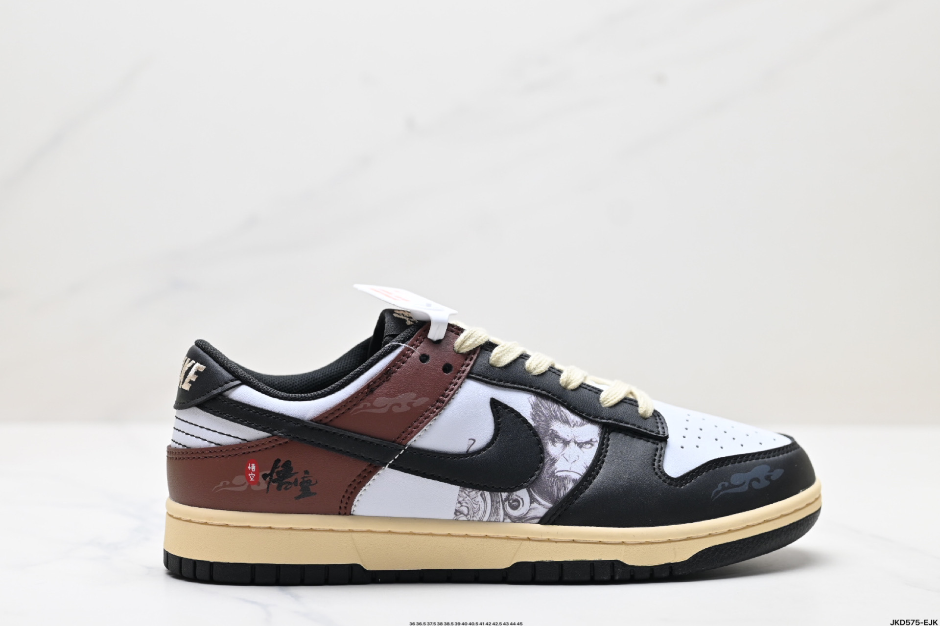 \n公司级耐克NIKE DUNK LOW 扣篮系列 复古低帮休闲运动滑板板鞋\n采用脚感柔软舒适ZoomAir气垫\n有效吸收滑板等极限运动在落地时带来的冲击力 为街头运动者们提供更好的保护\n货号:XXJJ-0\r尺码: . .  .   .   .   \nID:JKD-EJK