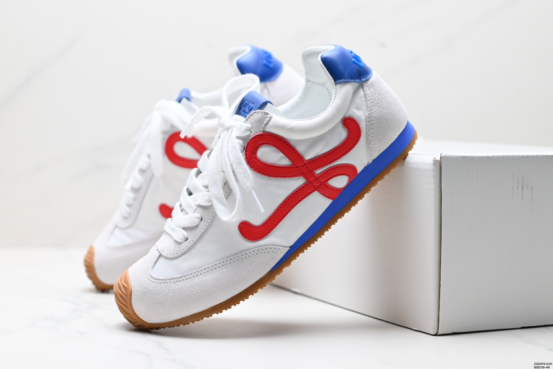 LOEWE罗意威 Ballet Runner 2.0小牛皮 圆头系带 低帮 生活休闲鞋 罗意威全新版大头运动鞋 L814282X02