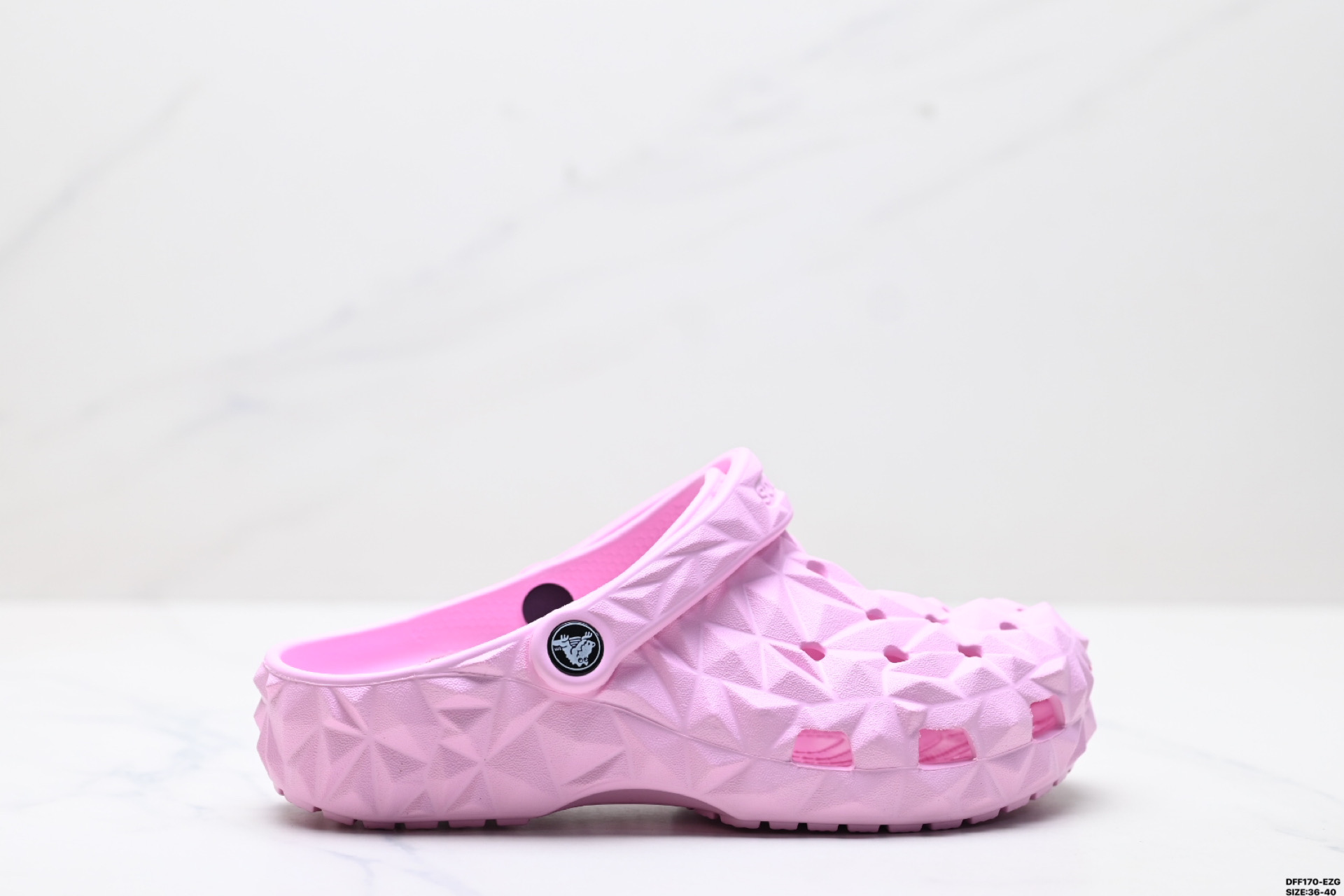 💰55
公司级✅Crocs卡骆驰 EVA 榴莲洞洞鞋
一体成型 室外沙滩涉水休闲运动拖鞋 
时尚舒适 高品质洞洞鞋 脚感出色 
夏季必备单品 出行必备
尺码:36-40
ID:DFF170-EZG