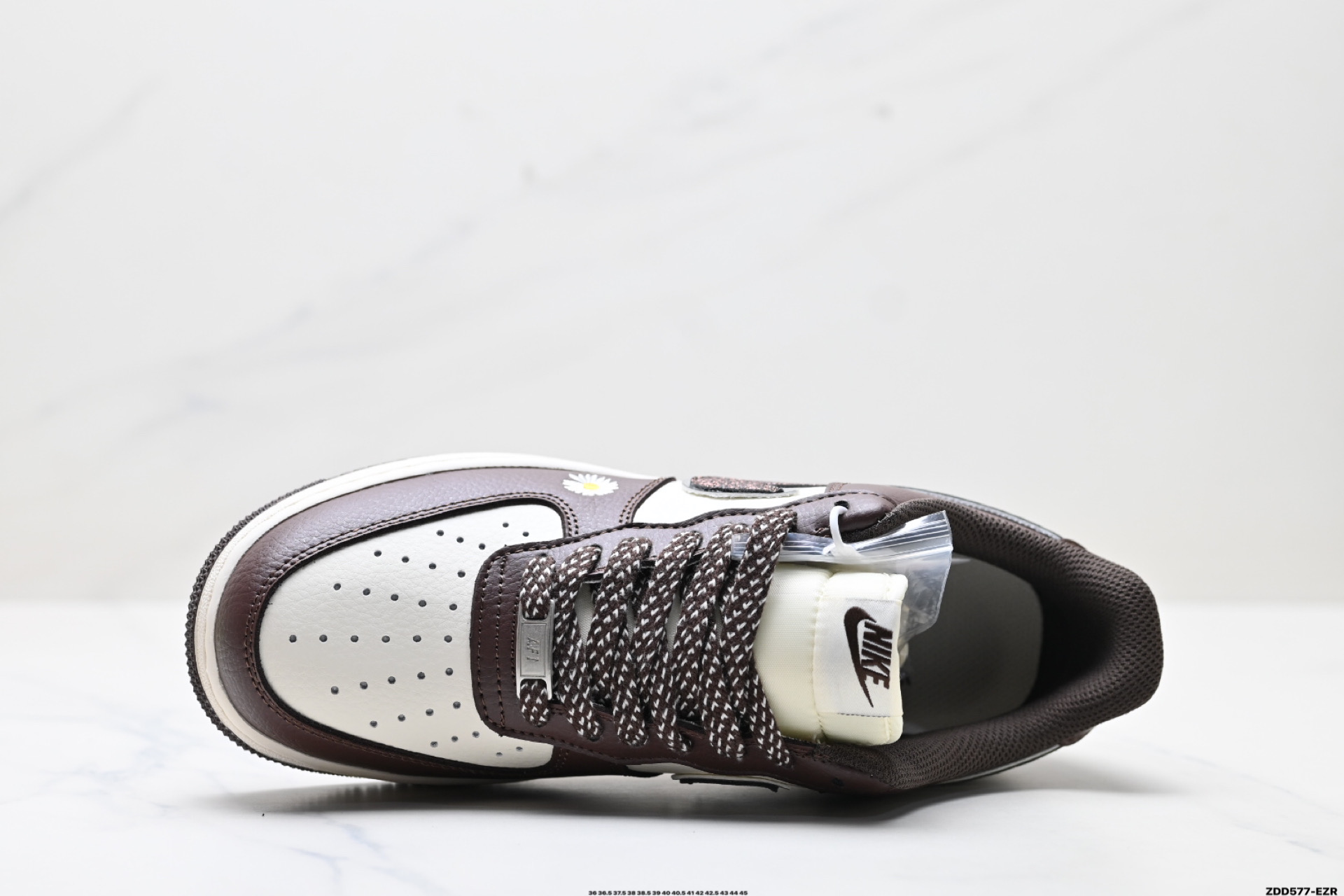 240 NIKE AIR FORCE 1‘07 LV8   QY6818-613